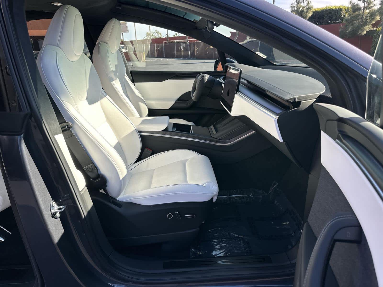 Thumbnail: 2023 Tesla Model X - 14