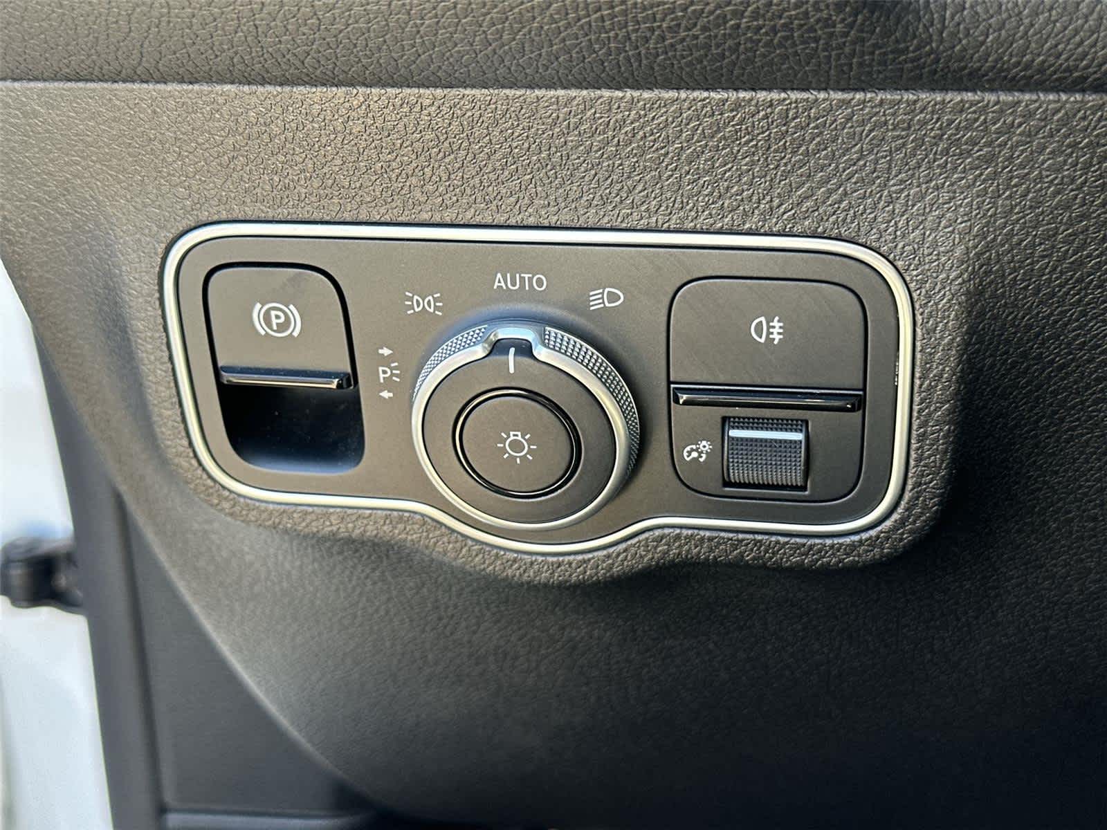 Thumbnail: 2023 Mercedes-Benz EQB - 31