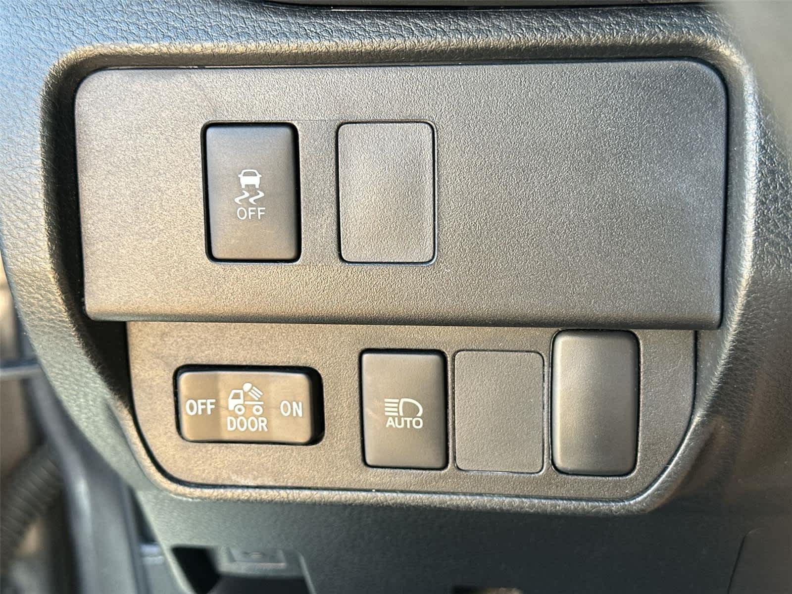 Thumbnail: 2020 Toyota Tacoma - 26