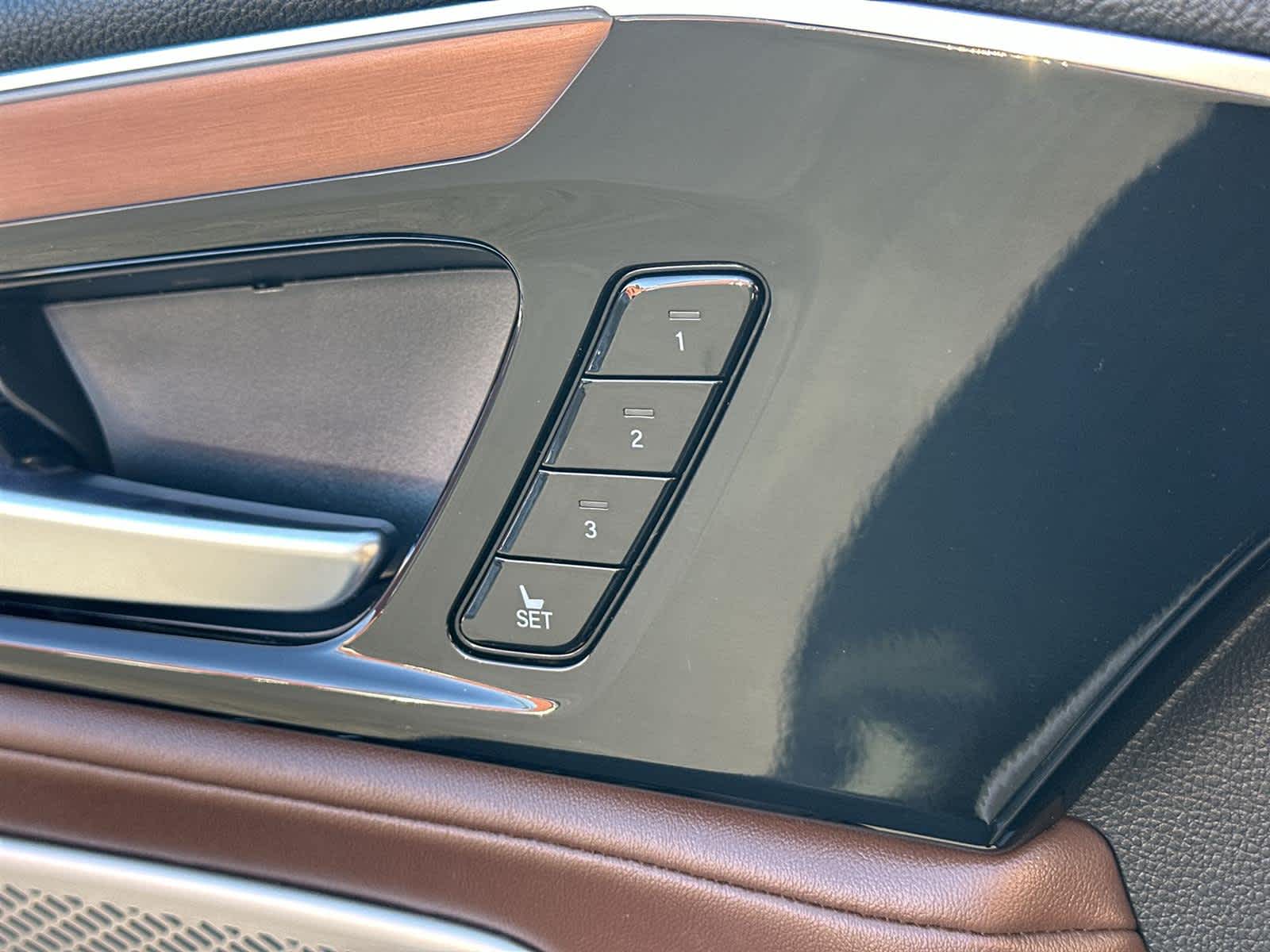 Thumbnail: 2023 Acura MDX - 32