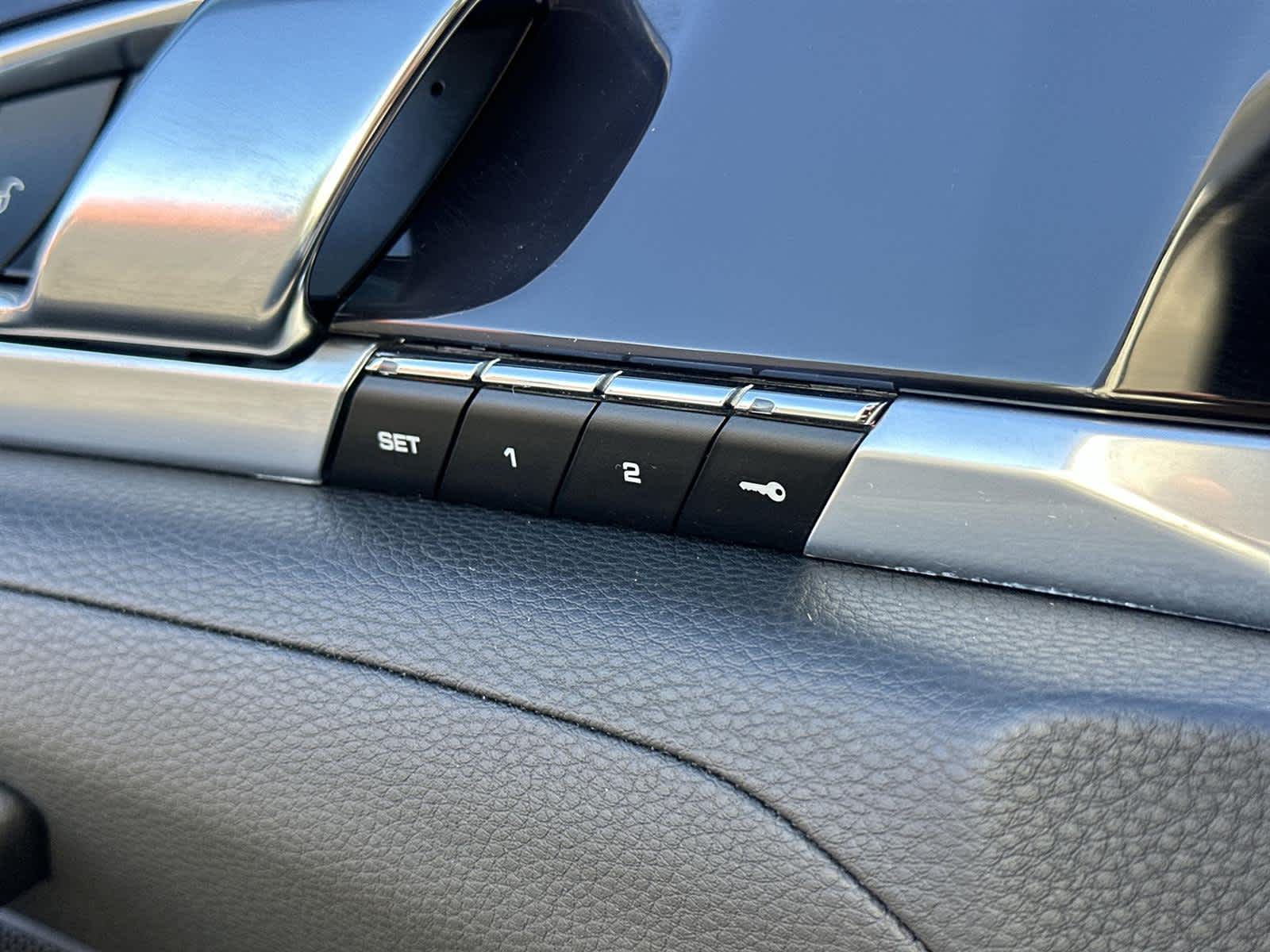 Thumbnail: 2016 Porsche Panamera - 30