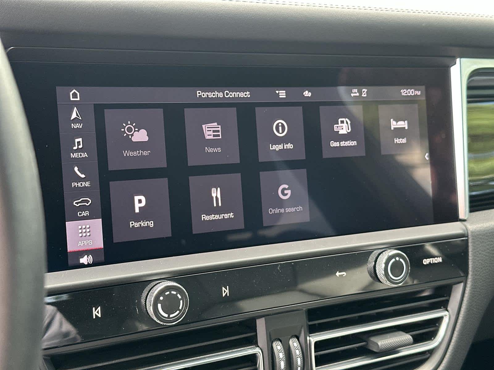 Thumbnail: 2023 Porsche Macan - 29