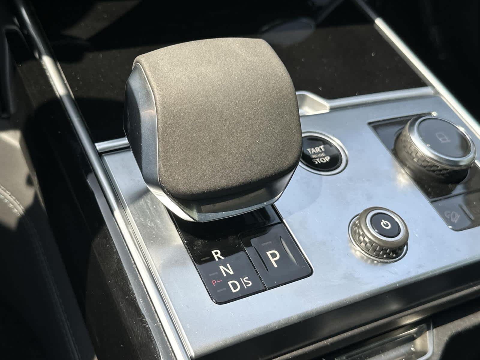 Thumbnail: 2023 Land Rover Range Rover - 18