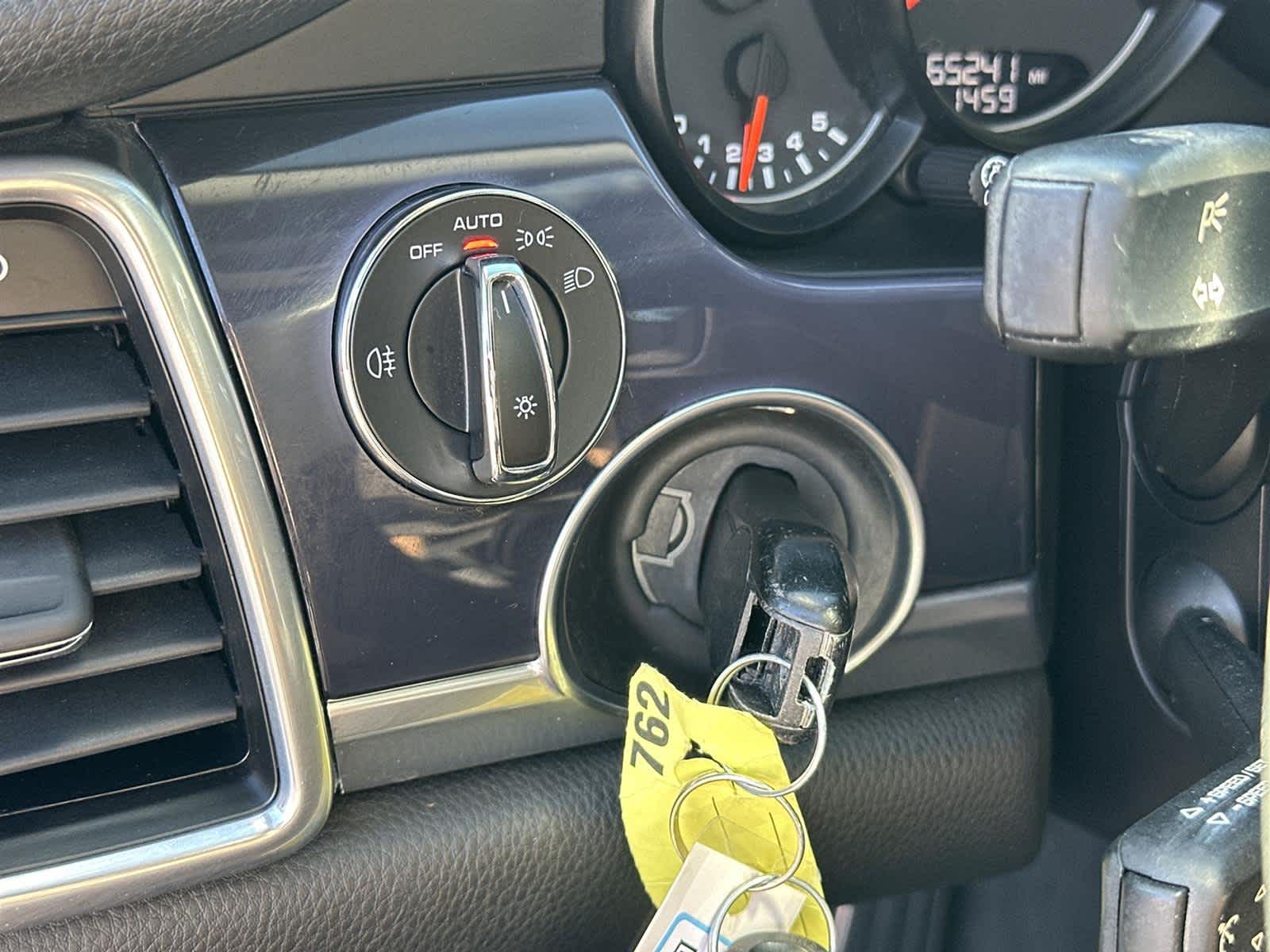 Thumbnail: 2016 Porsche Panamera - 28