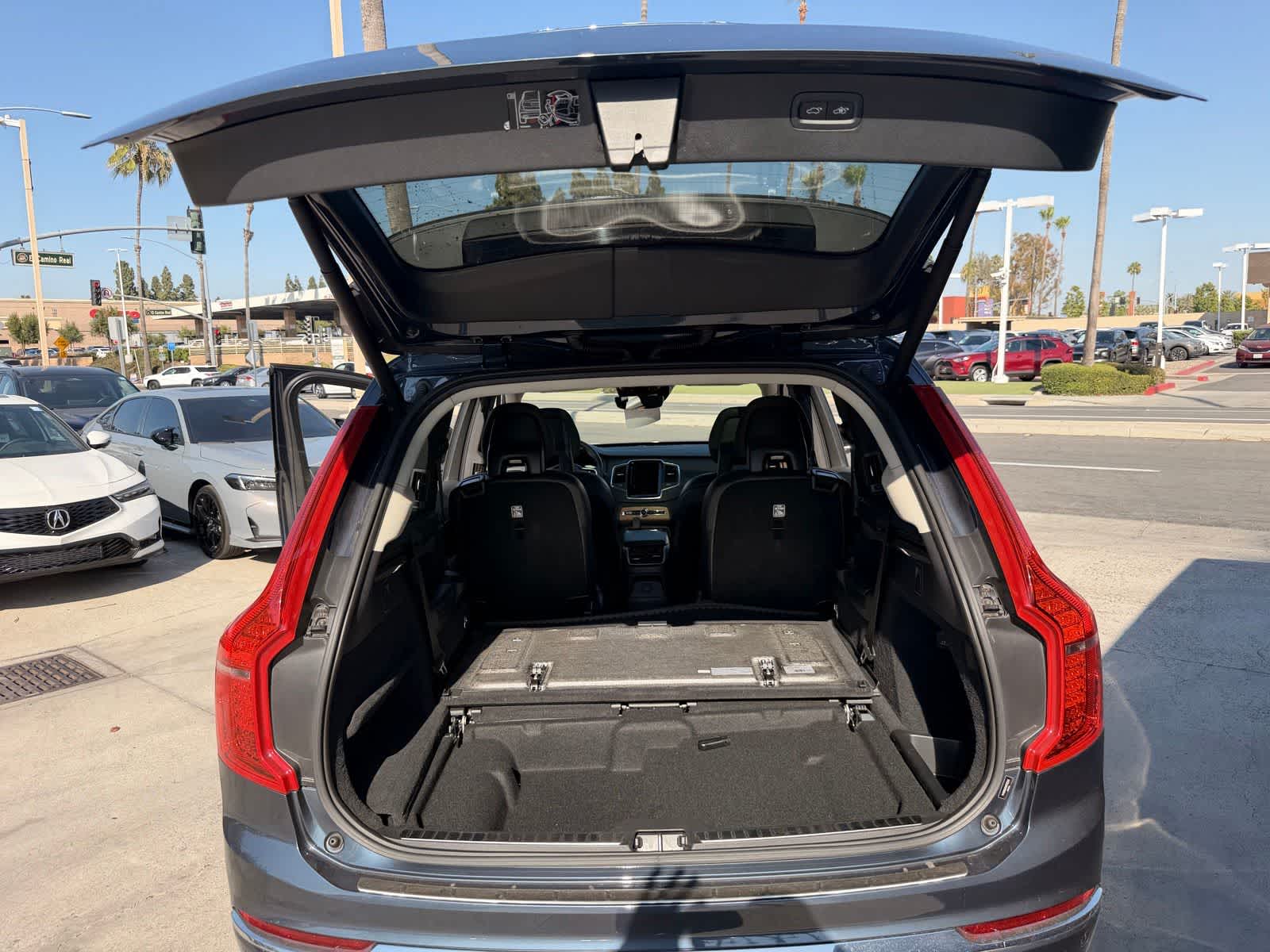 Thumbnail: 2022 Volvo XC90 - 19