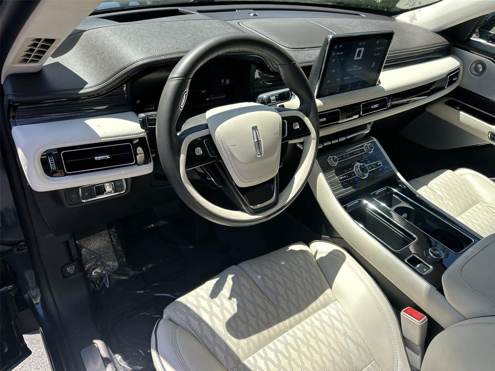 Thumbnail: 2023 Lincoln Aviator - 2