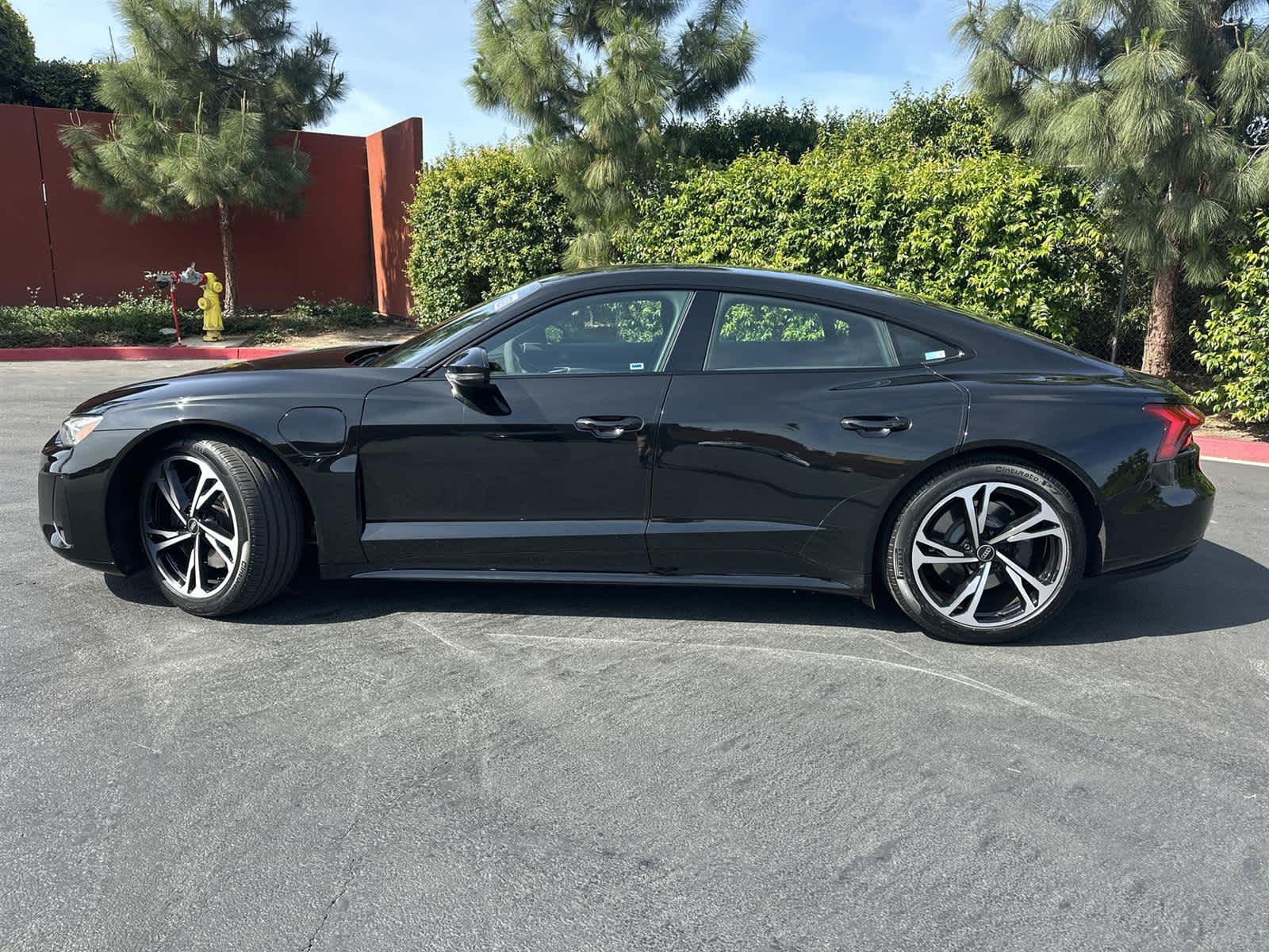 Thumbnail: 2022 Audi e-tron GT - 3