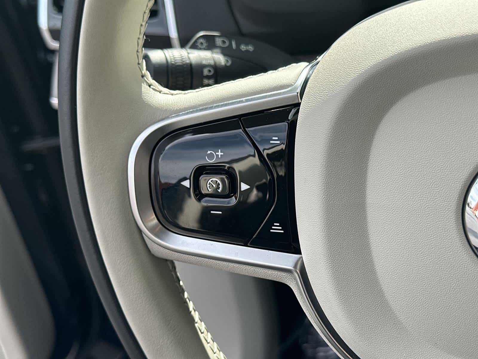 Thumbnail: 2023 Volvo XC90 - 23