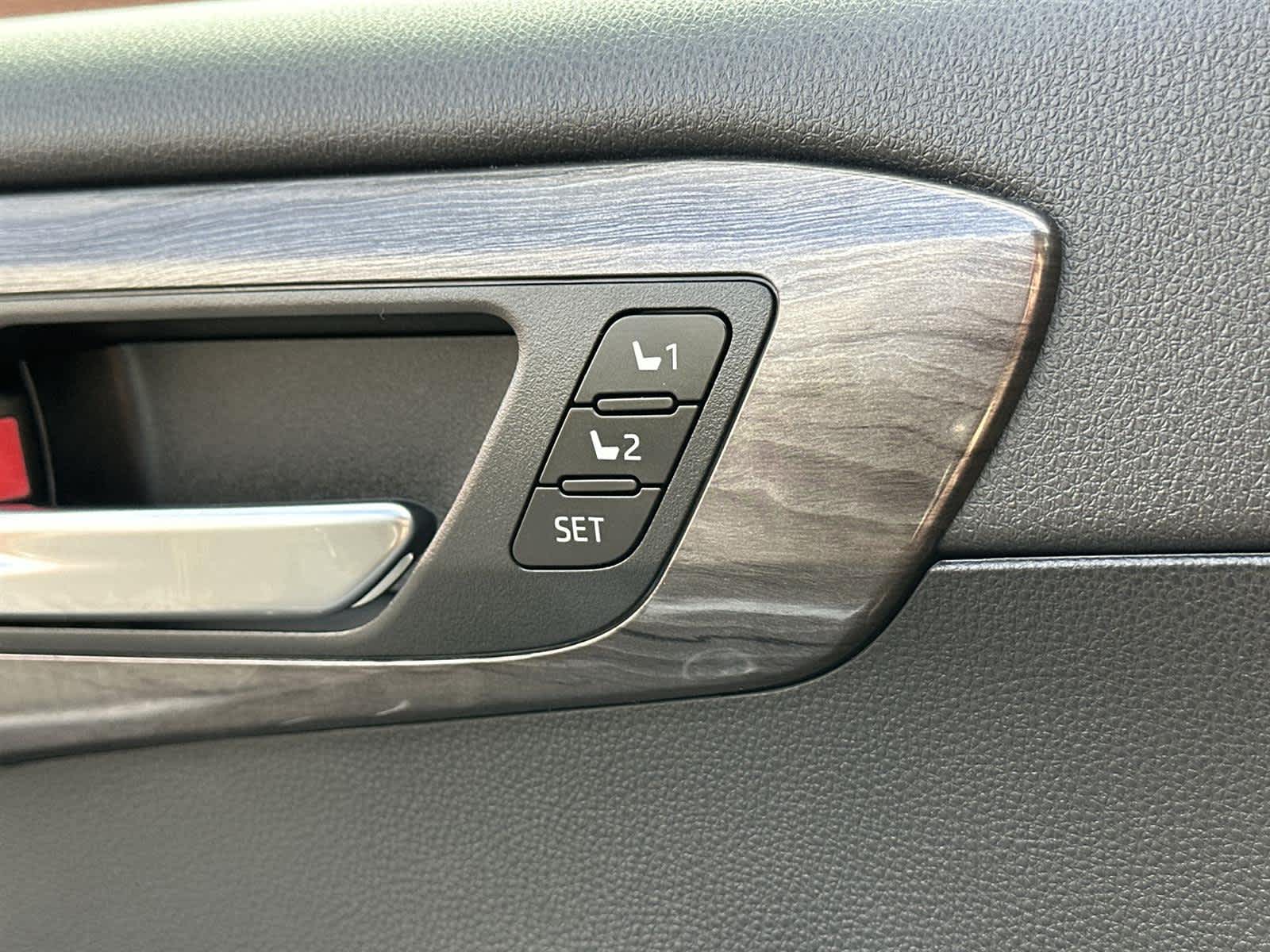 Thumbnail: 2022 Toyota Highlander - 30