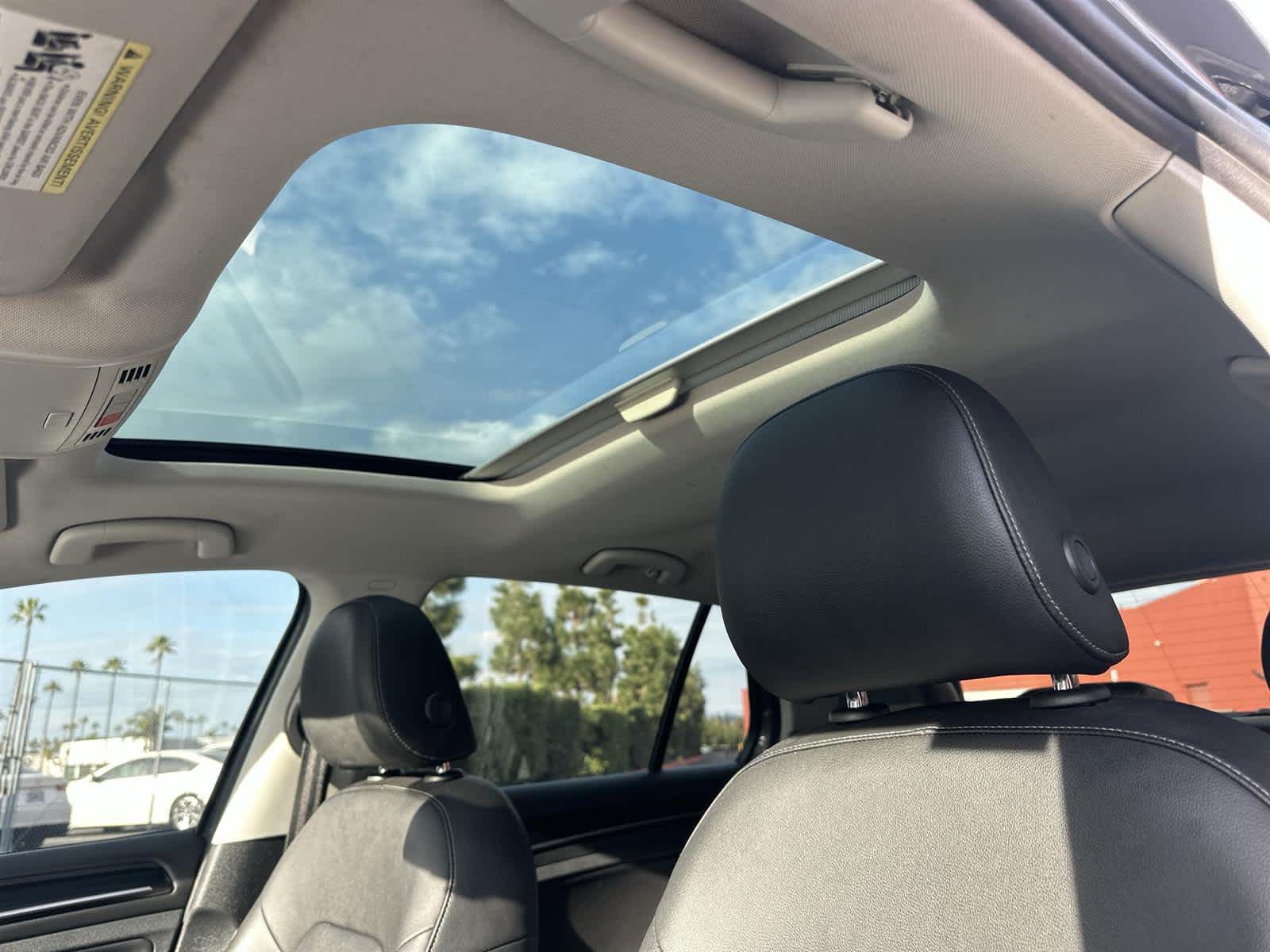 Thumbnail: 2017 Volkswagen Golf - 32