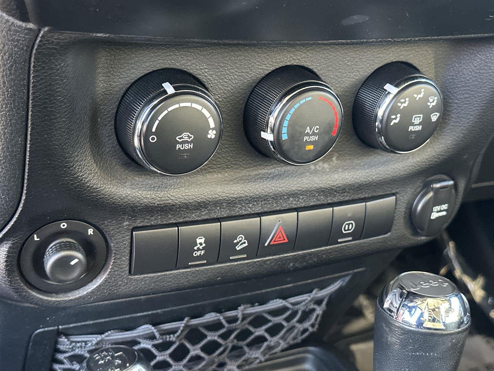 Thumbnail: 2012 Jeep Wrangler - 25