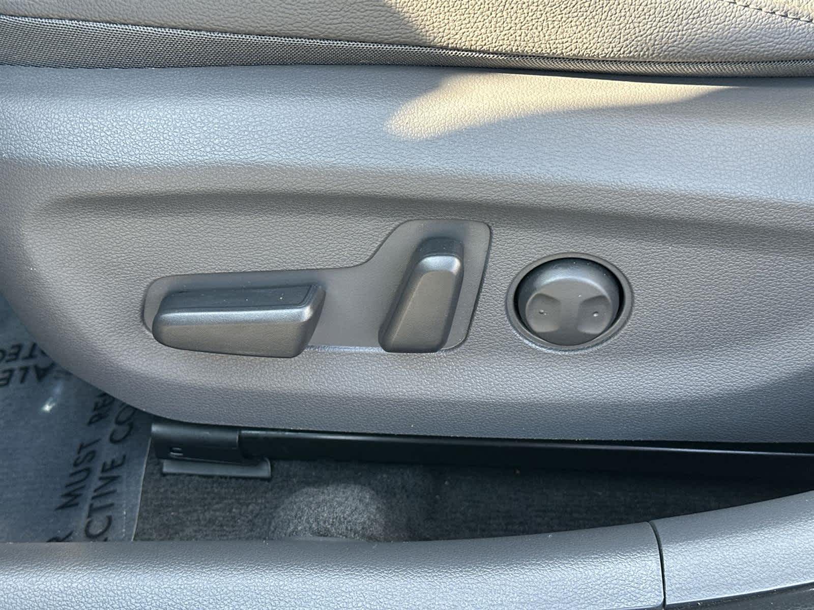 Thumbnail: 2020 Hyundai Ioniq - 23