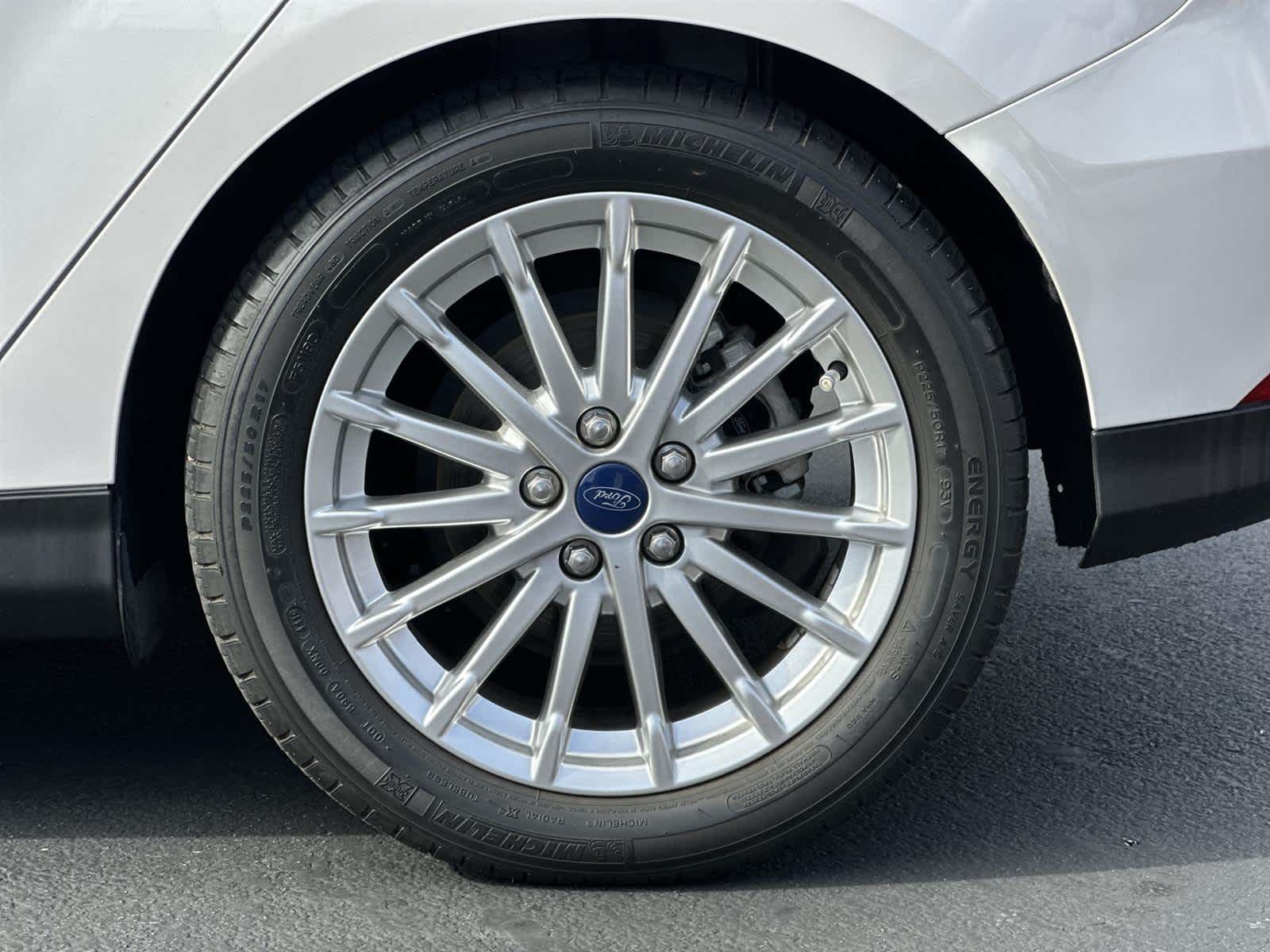 Thumbnail: 2015 Ford Focus - 8