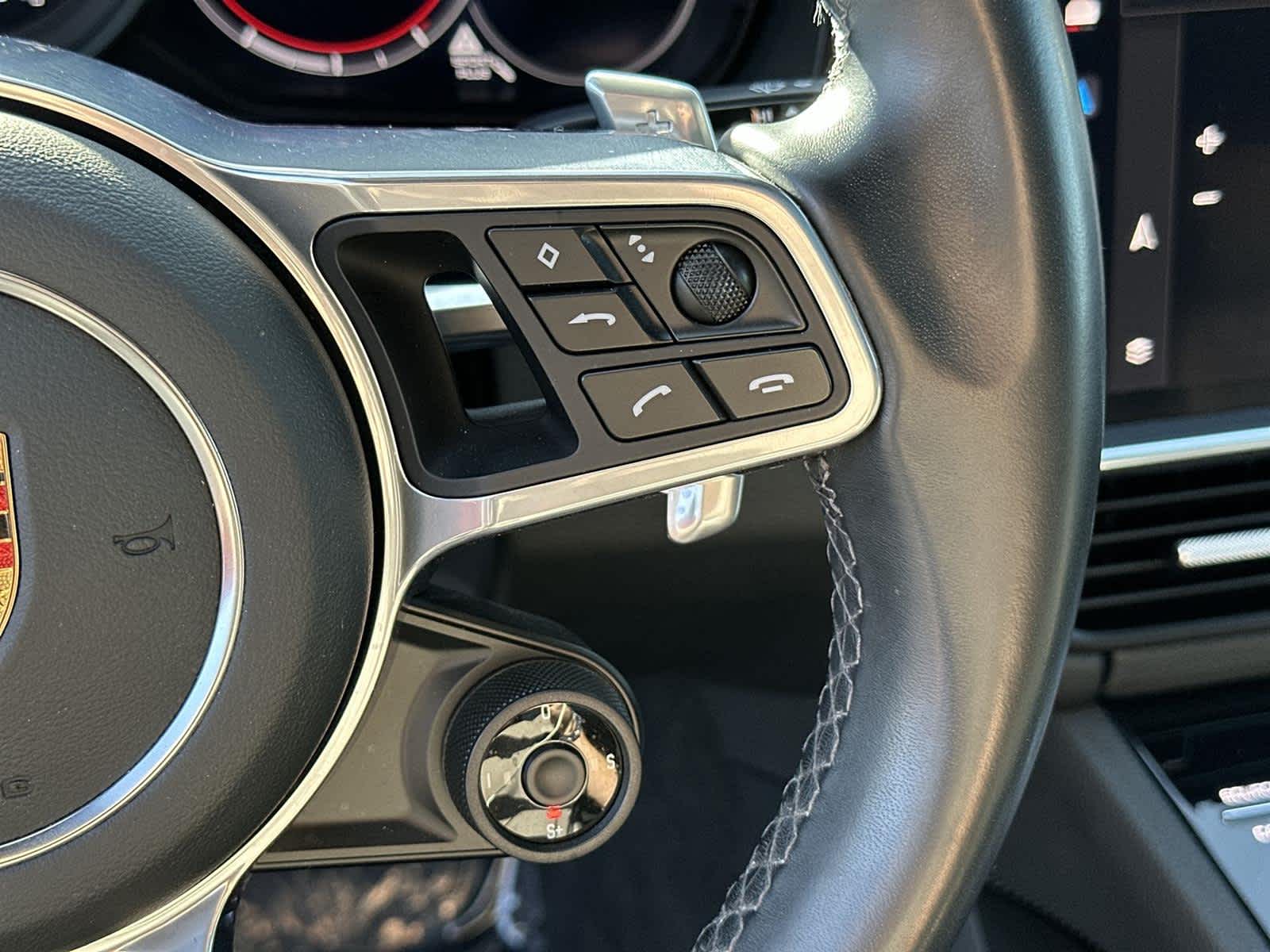 Thumbnail: 2023 Porsche Cayenne - 25