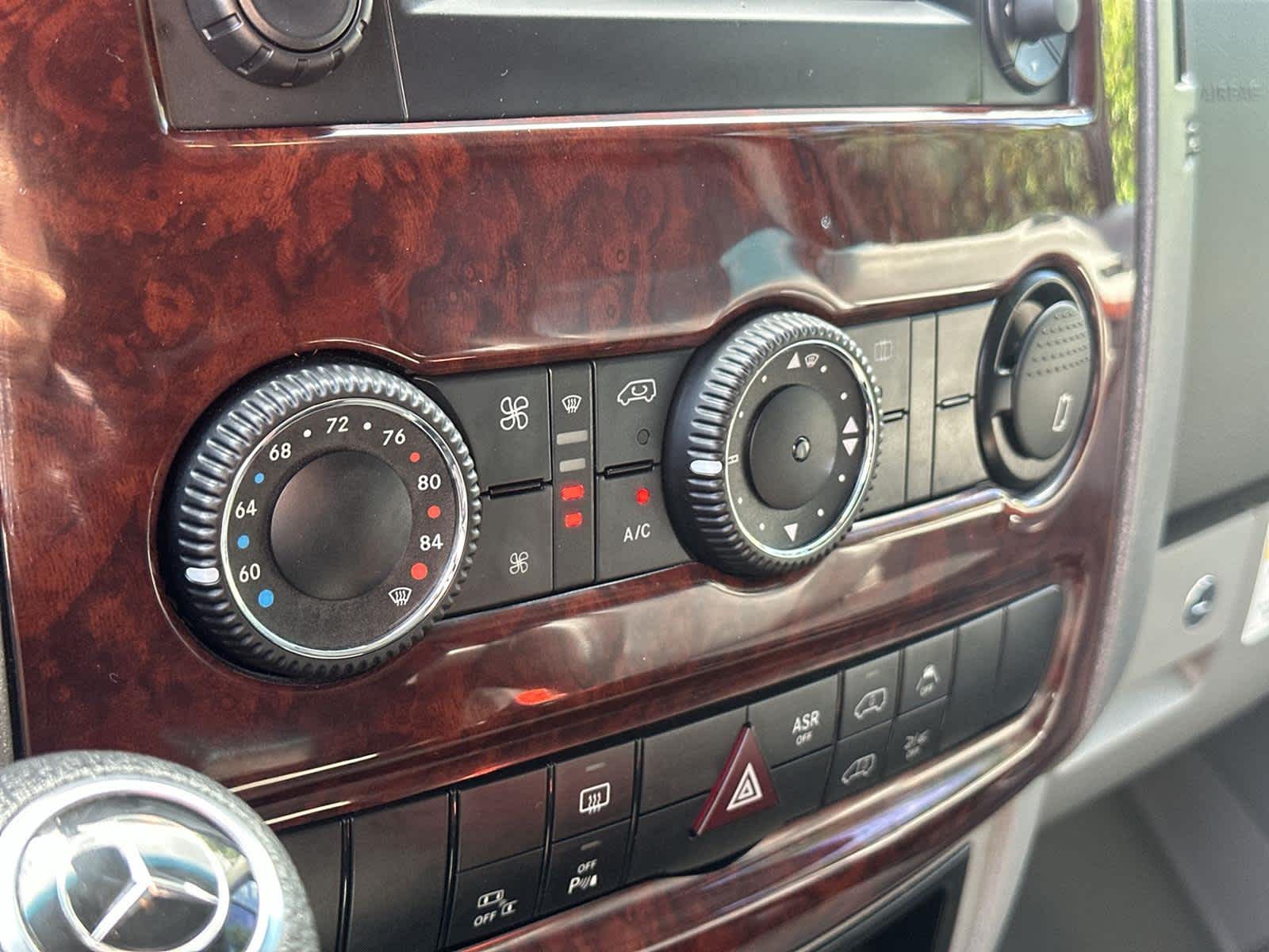 Thumbnail: 2016 Mercedes-Benz Sprinter - 24