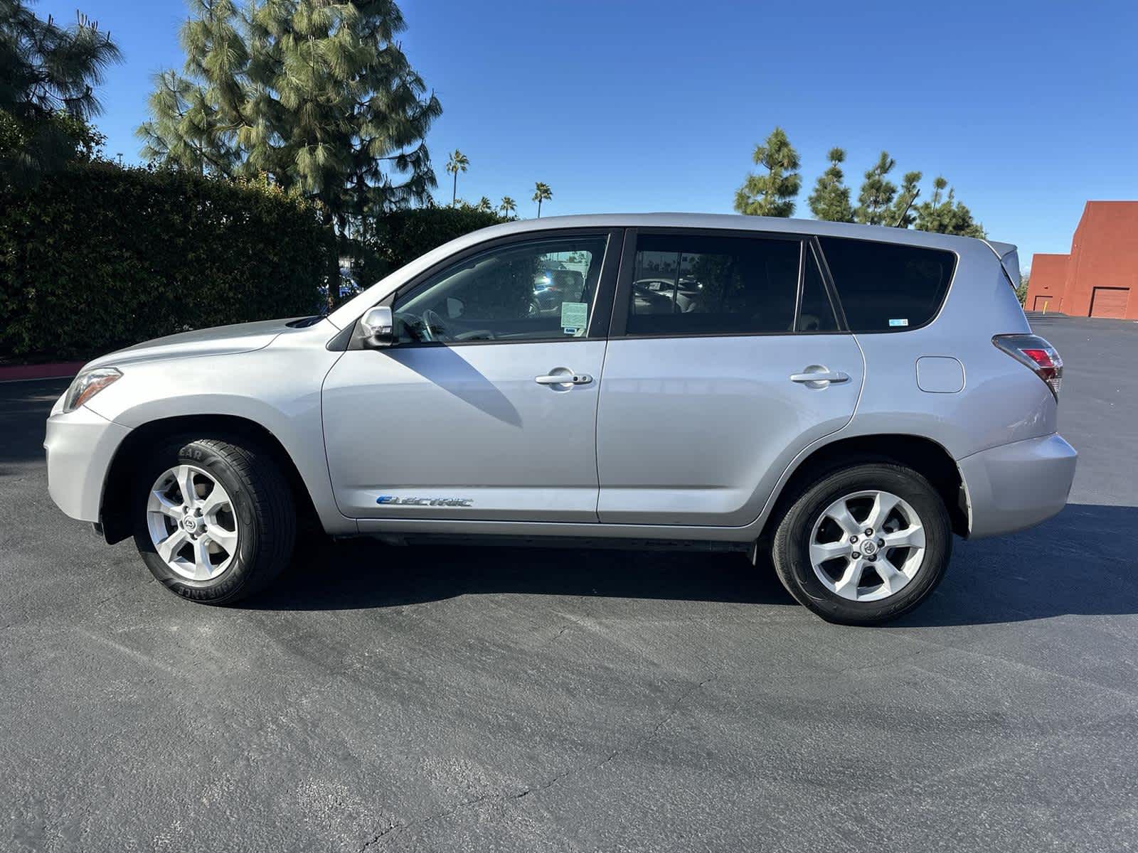 Thumbnail: 2014 Toyota RAV4 - 3