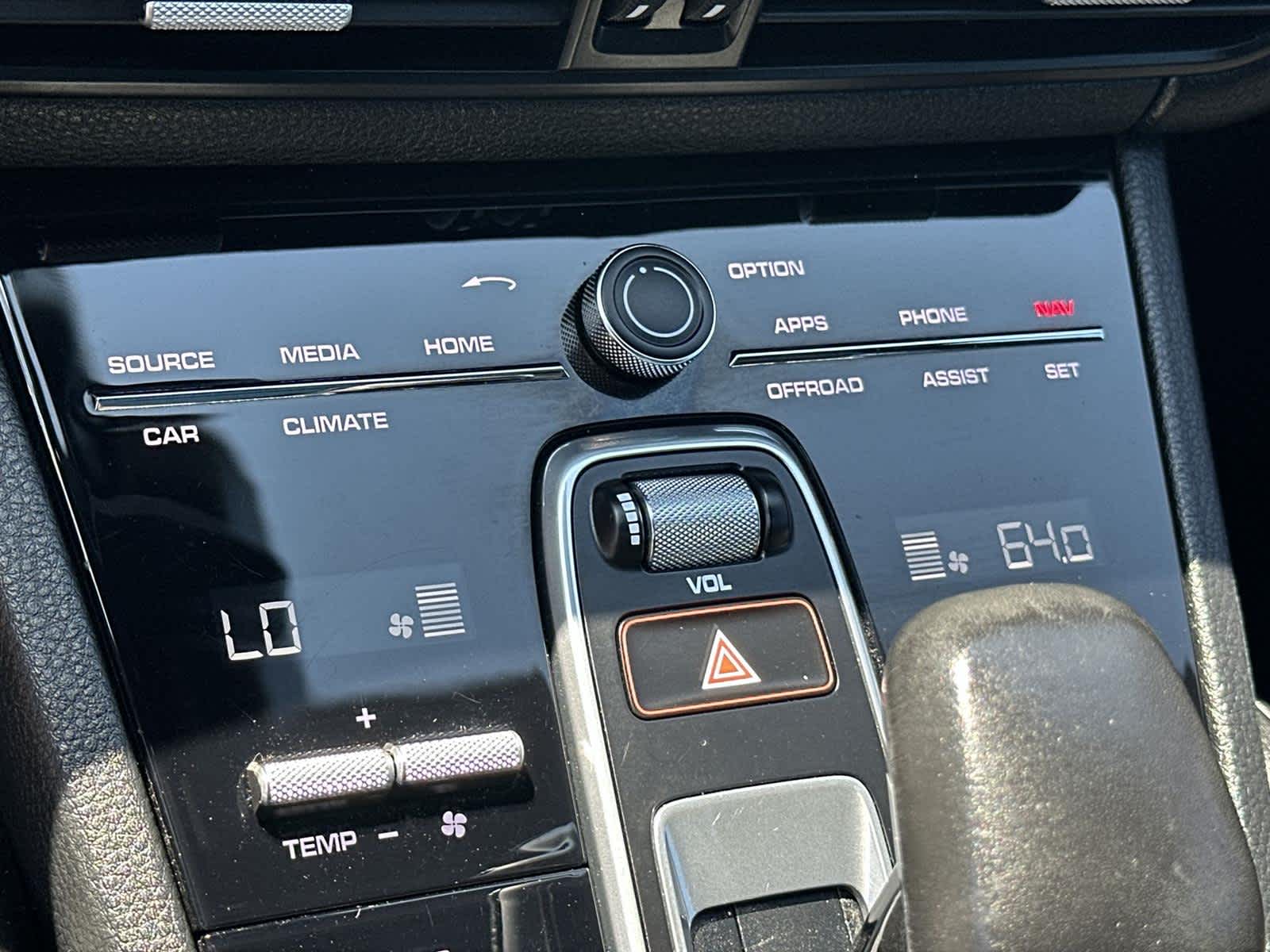 Thumbnail: 2020 Porsche Cayenne - 26