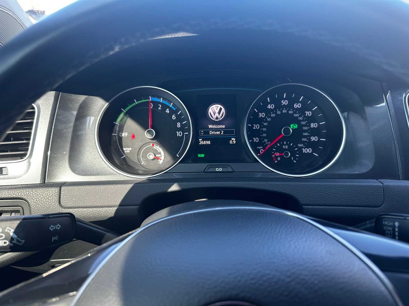 Thumbnail: 2017 Volkswagen e-Golf - 10