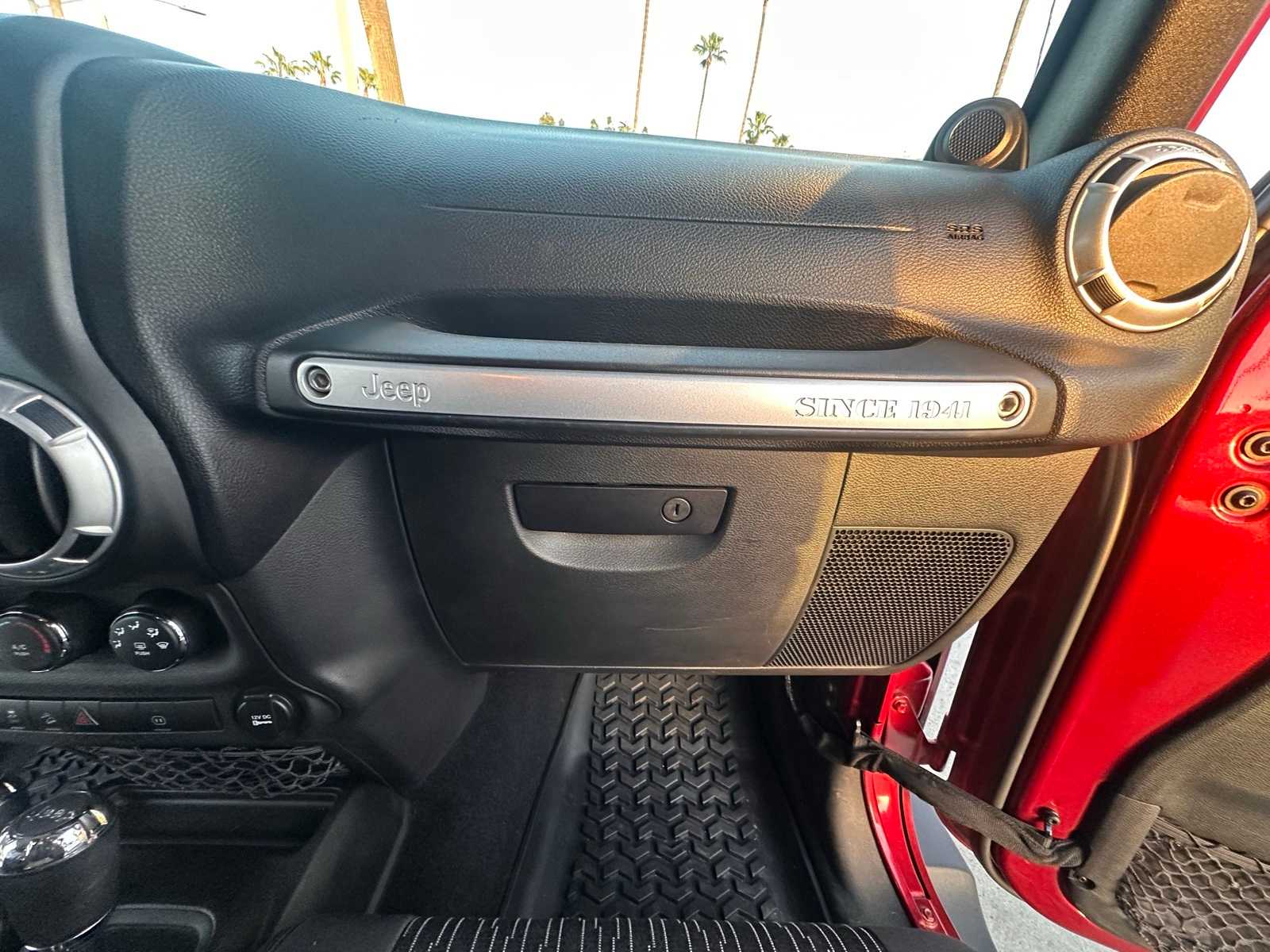 Thumbnail: 2012 Jeep Wrangler - 19