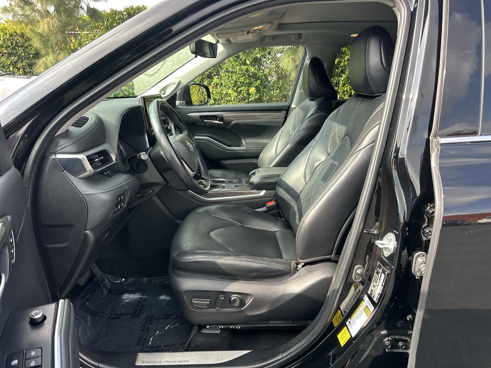 Thumbnail: 2022 Toyota Highlander - 11