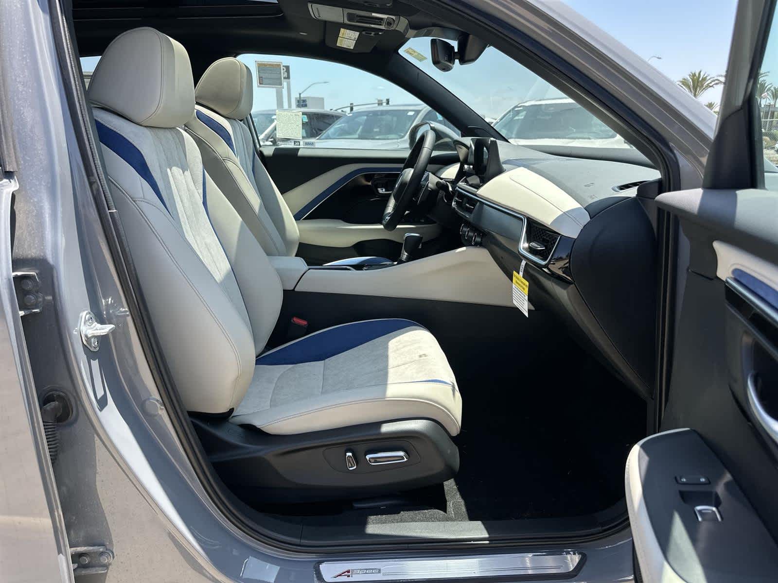 Thumbnail: 2025 Acura ADX - 14