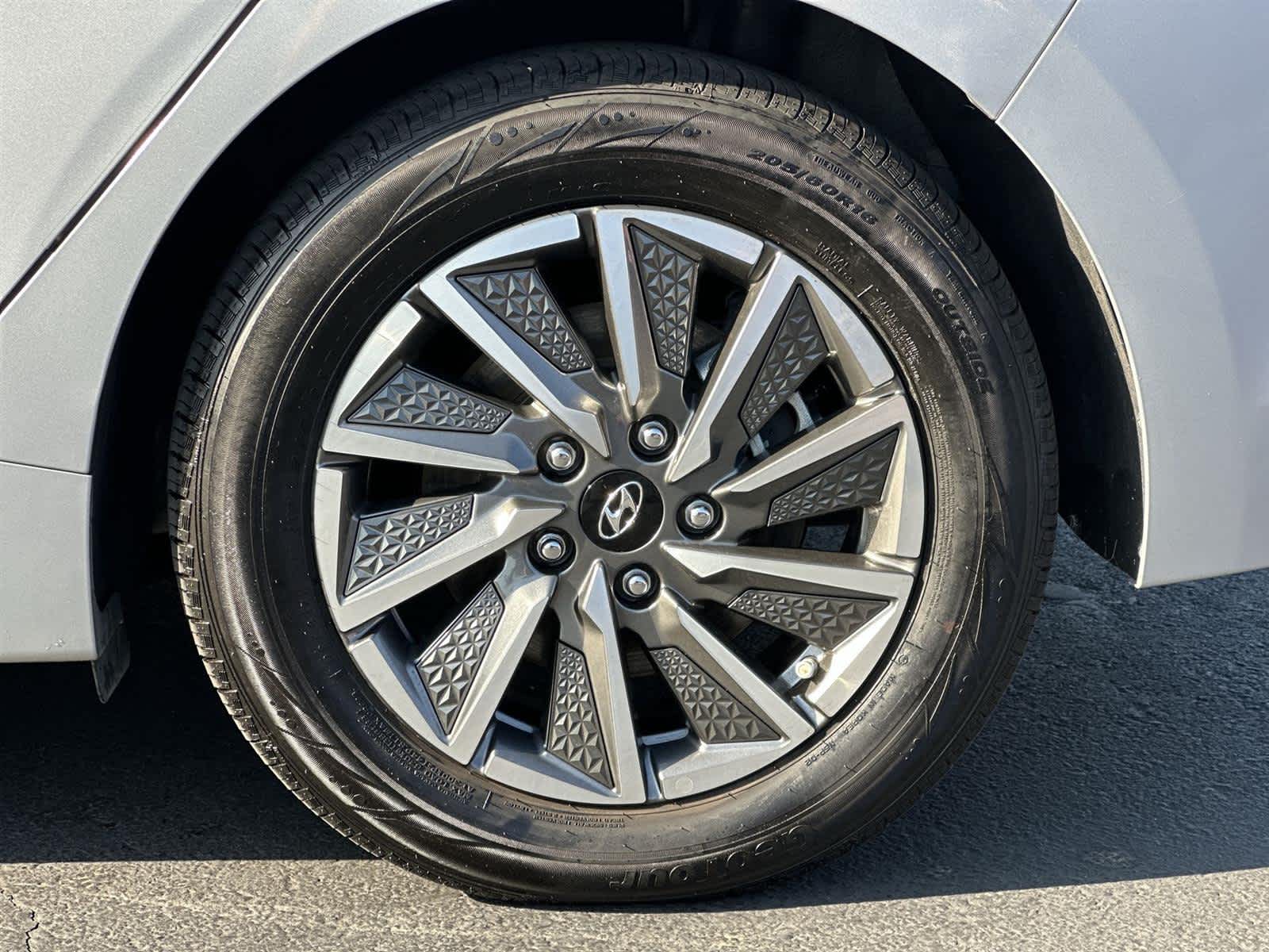 Thumbnail: 2020 Hyundai Ioniq - 8