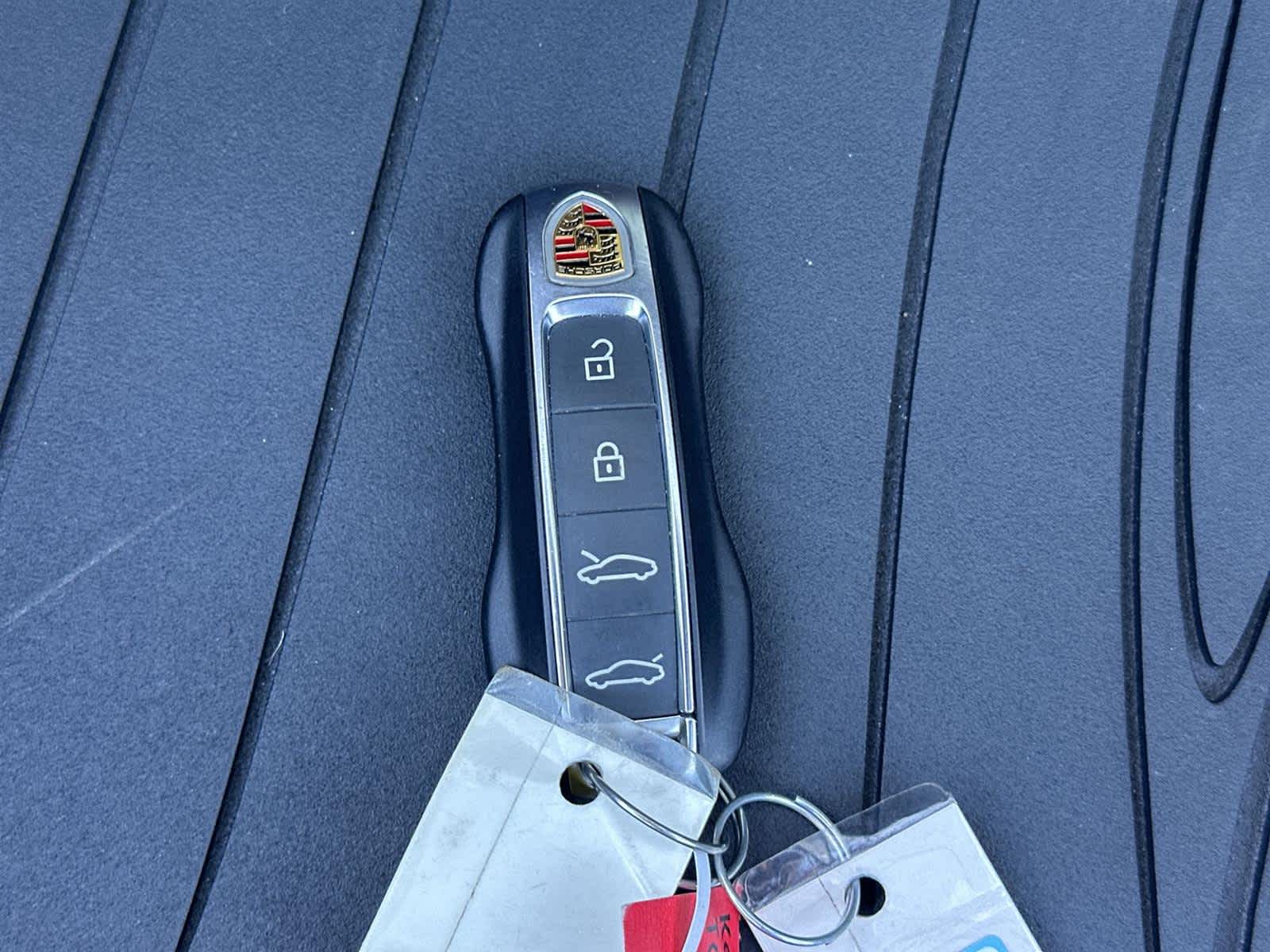 Thumbnail: 2023 Porsche Taycan - 21