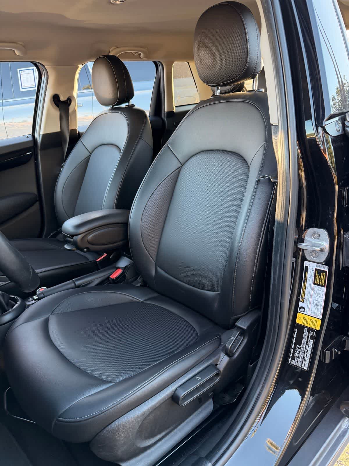 Thumbnail: 2017 MINI Cooper Hardtop - 9