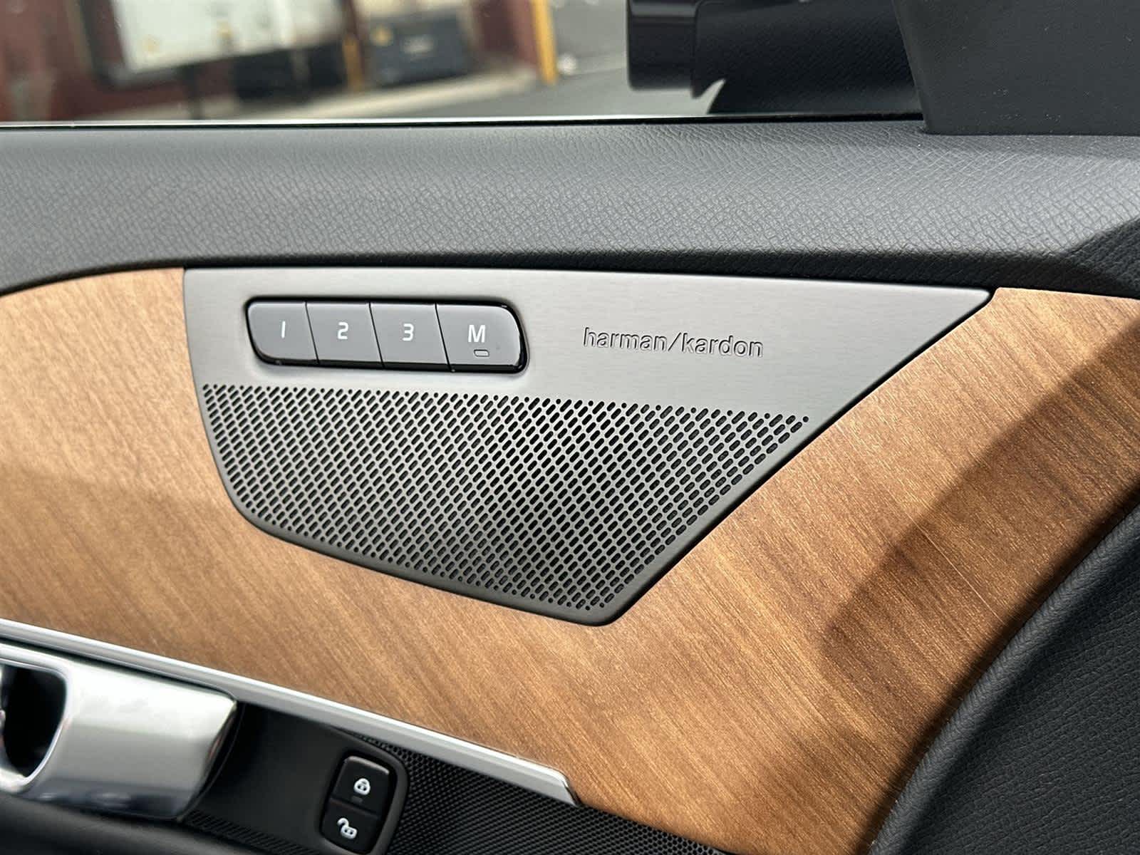 Thumbnail: 2025 Volvo XC90 - 27