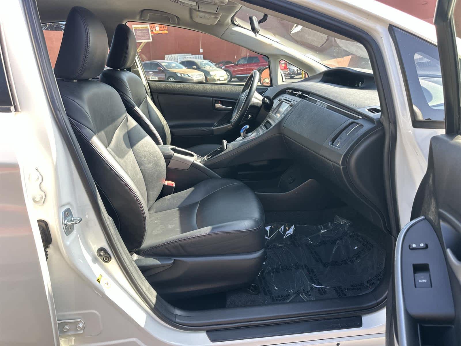 Thumbnail: 2013 Toyota Prius - 14