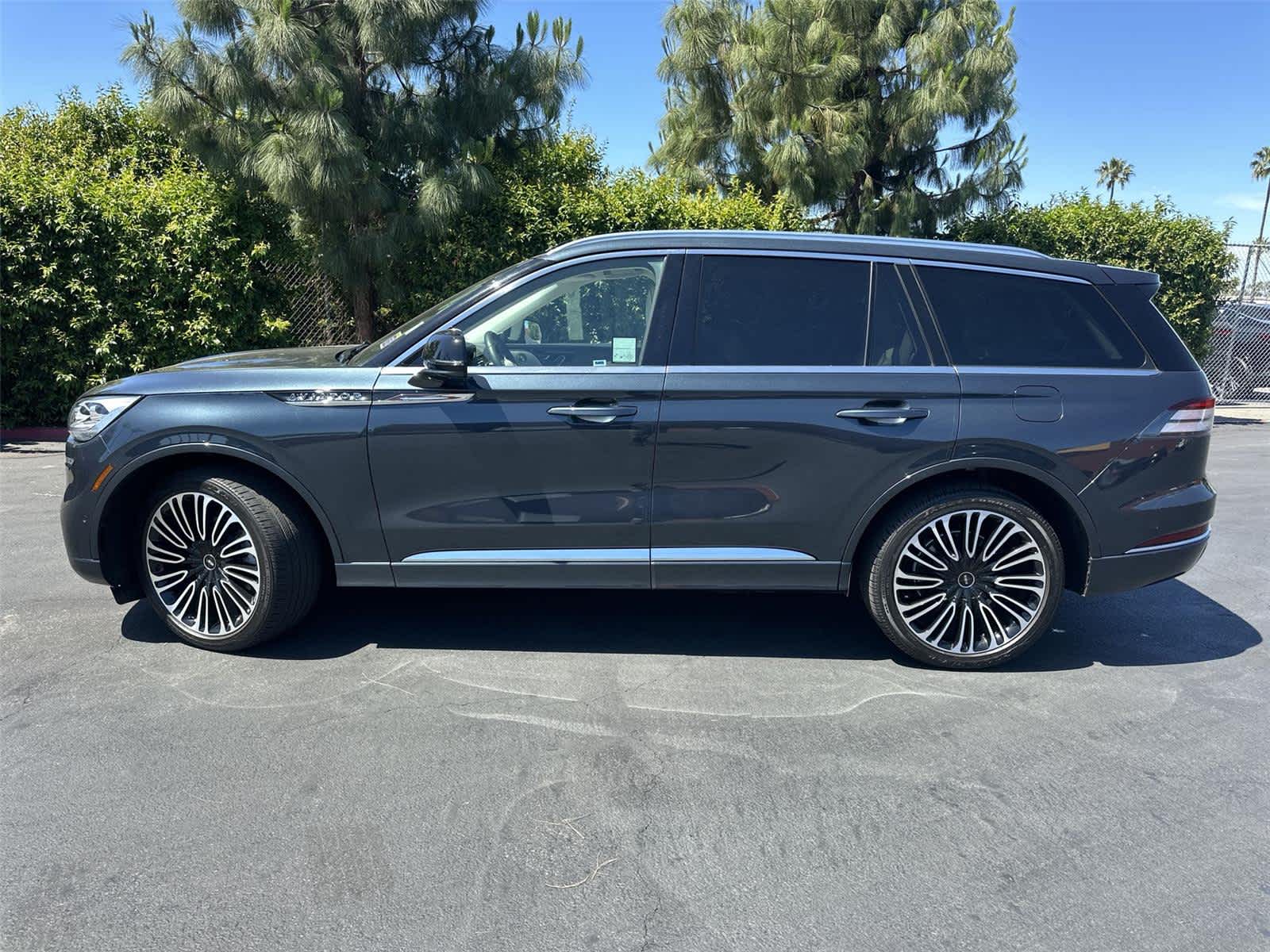 Thumbnail: 2023 Lincoln Aviator - 3