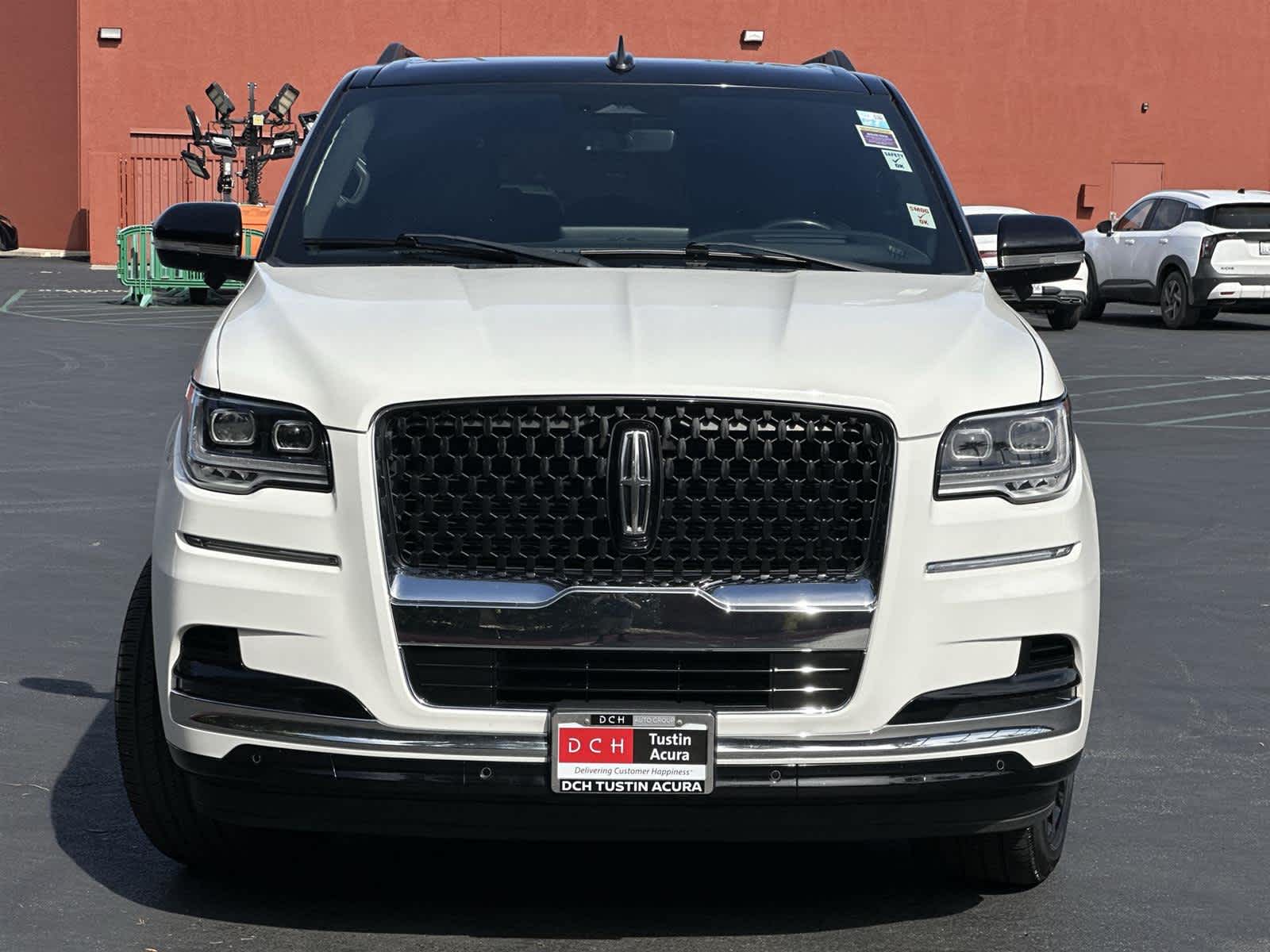 Thumbnail: 2023 Lincoln Navigator L - 6