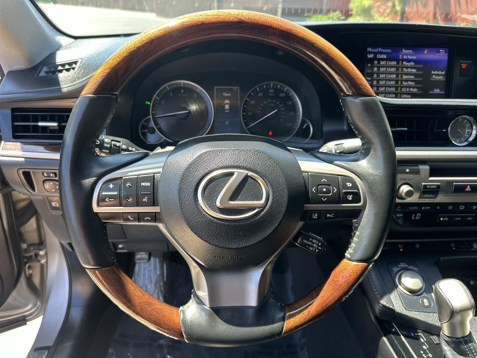 Thumbnail: 2017 Lexus ES - 15