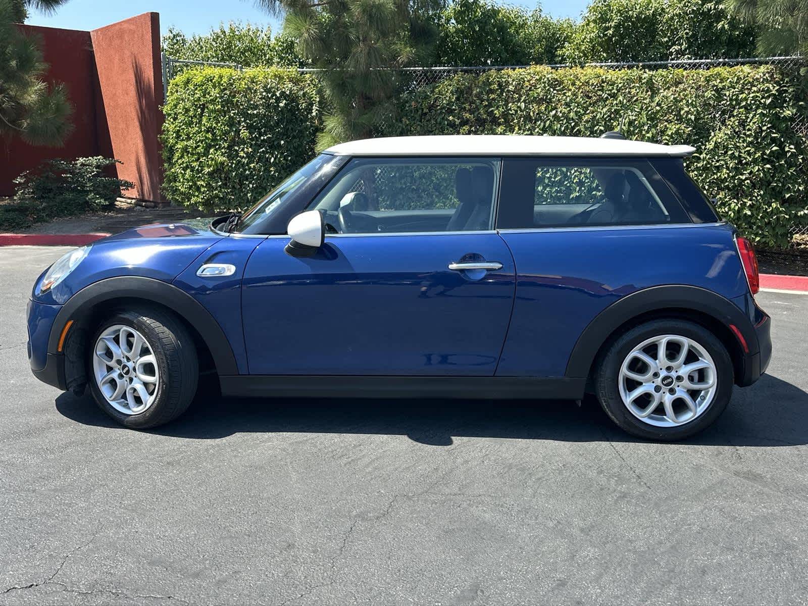 Thumbnail: 2017 MINI Cooper Hardtop - 3
