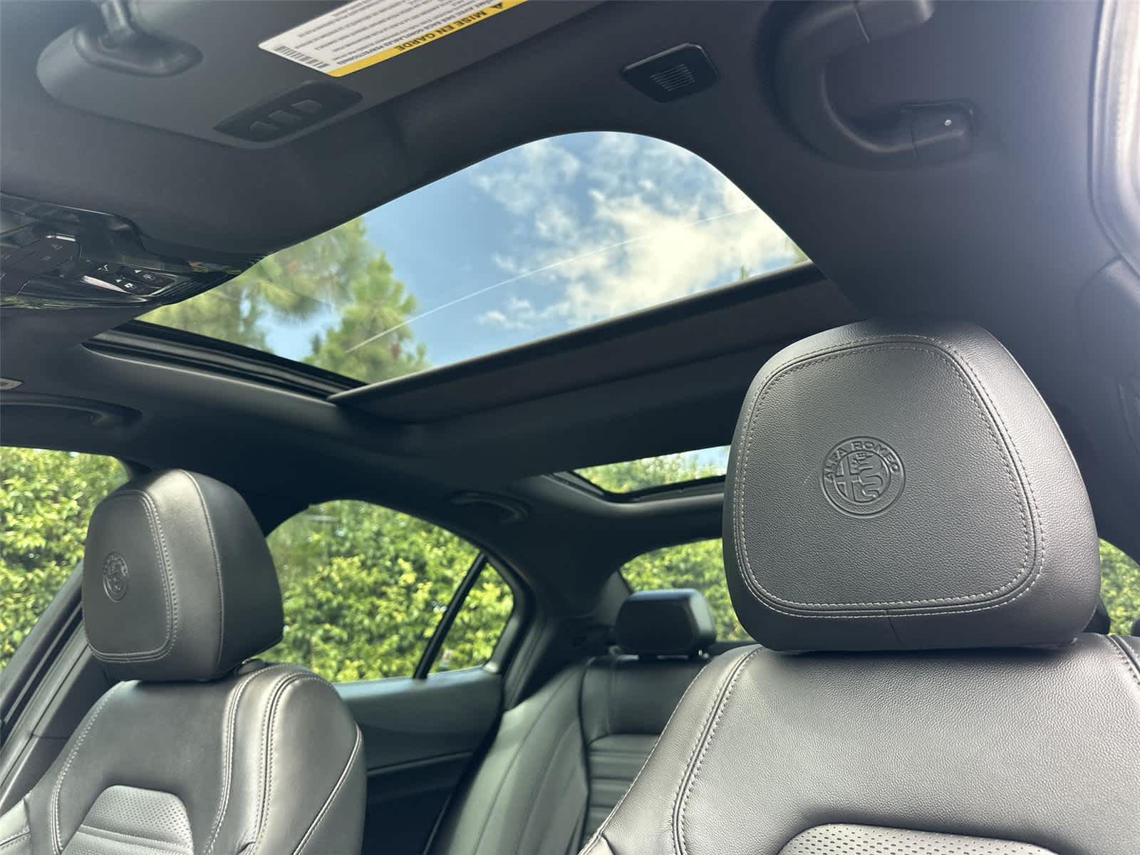 Thumbnail: 2023 Alfa Romeo Giulia - 32