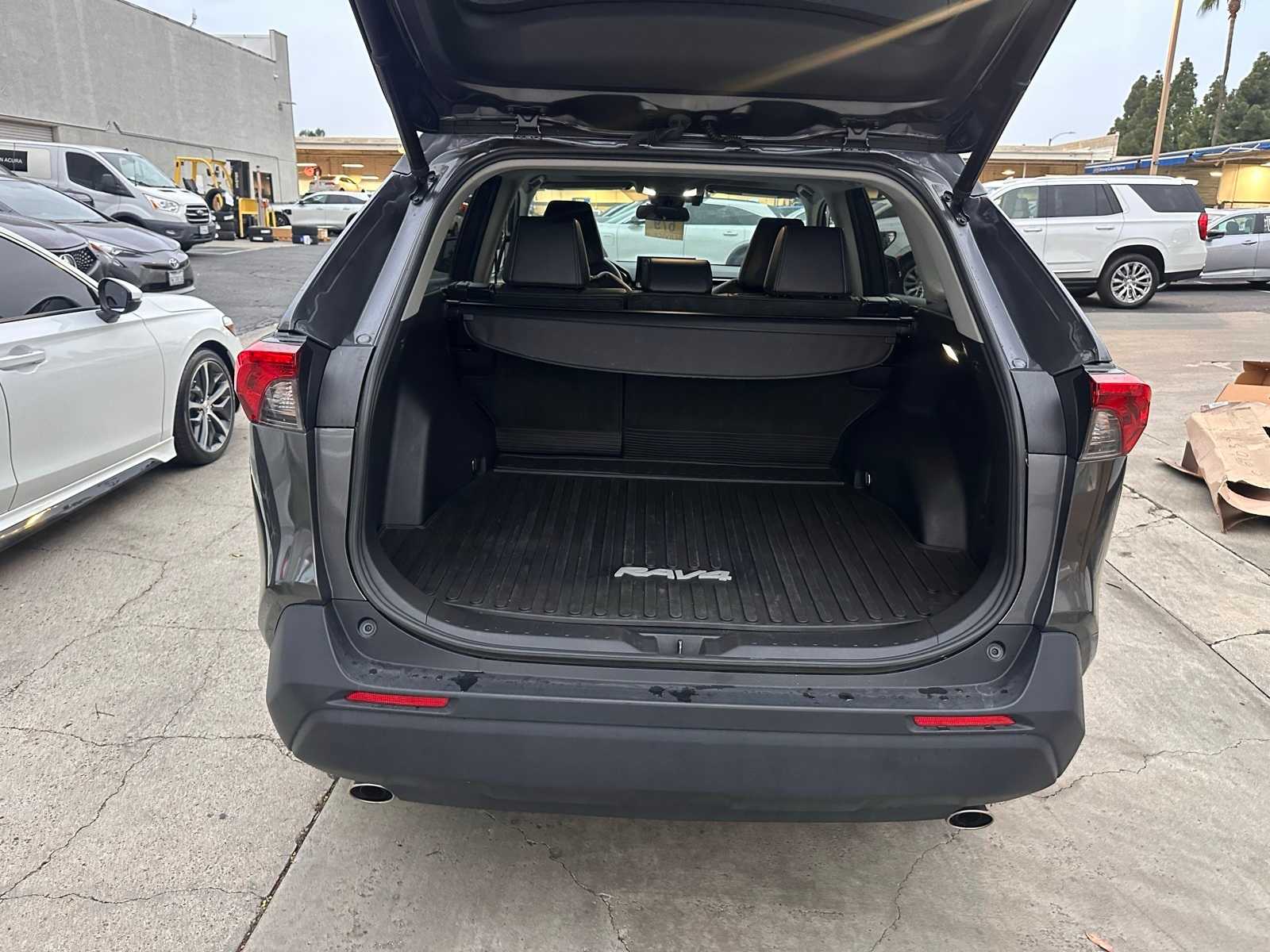 Thumbnail: 2022 Toyota RAV4 - 12