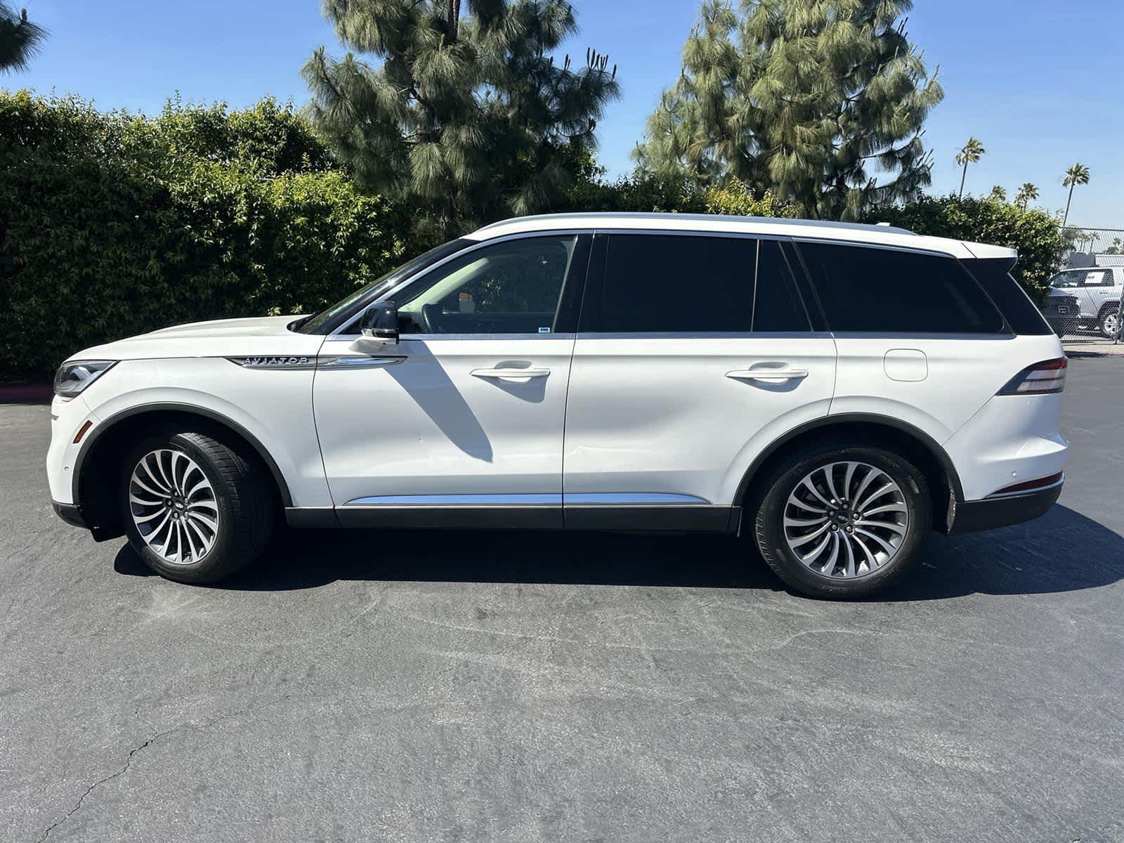 Thumbnail: 2020 Lincoln Aviator - 3