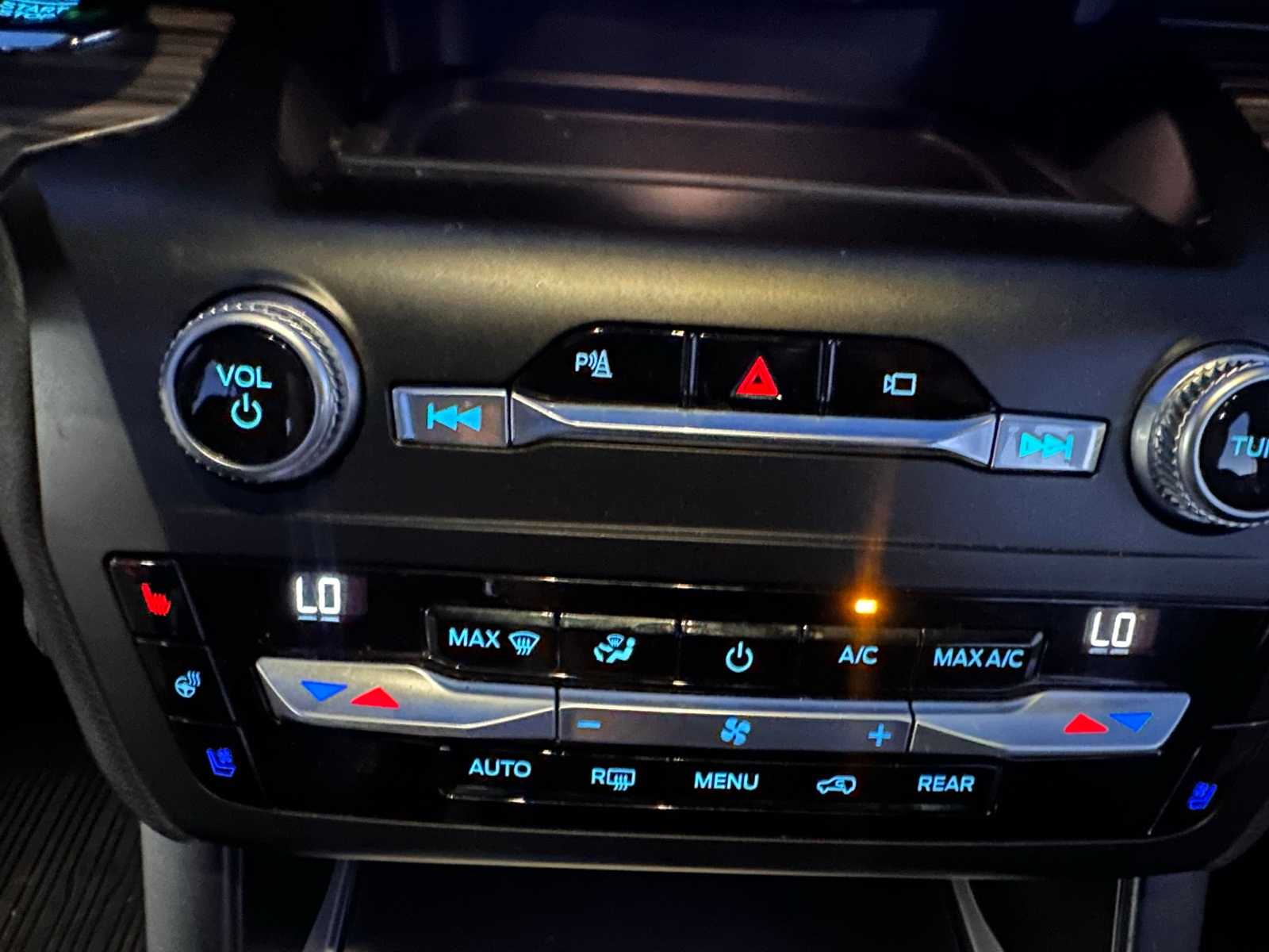 Thumbnail: 2020 Ford Explorer - 18