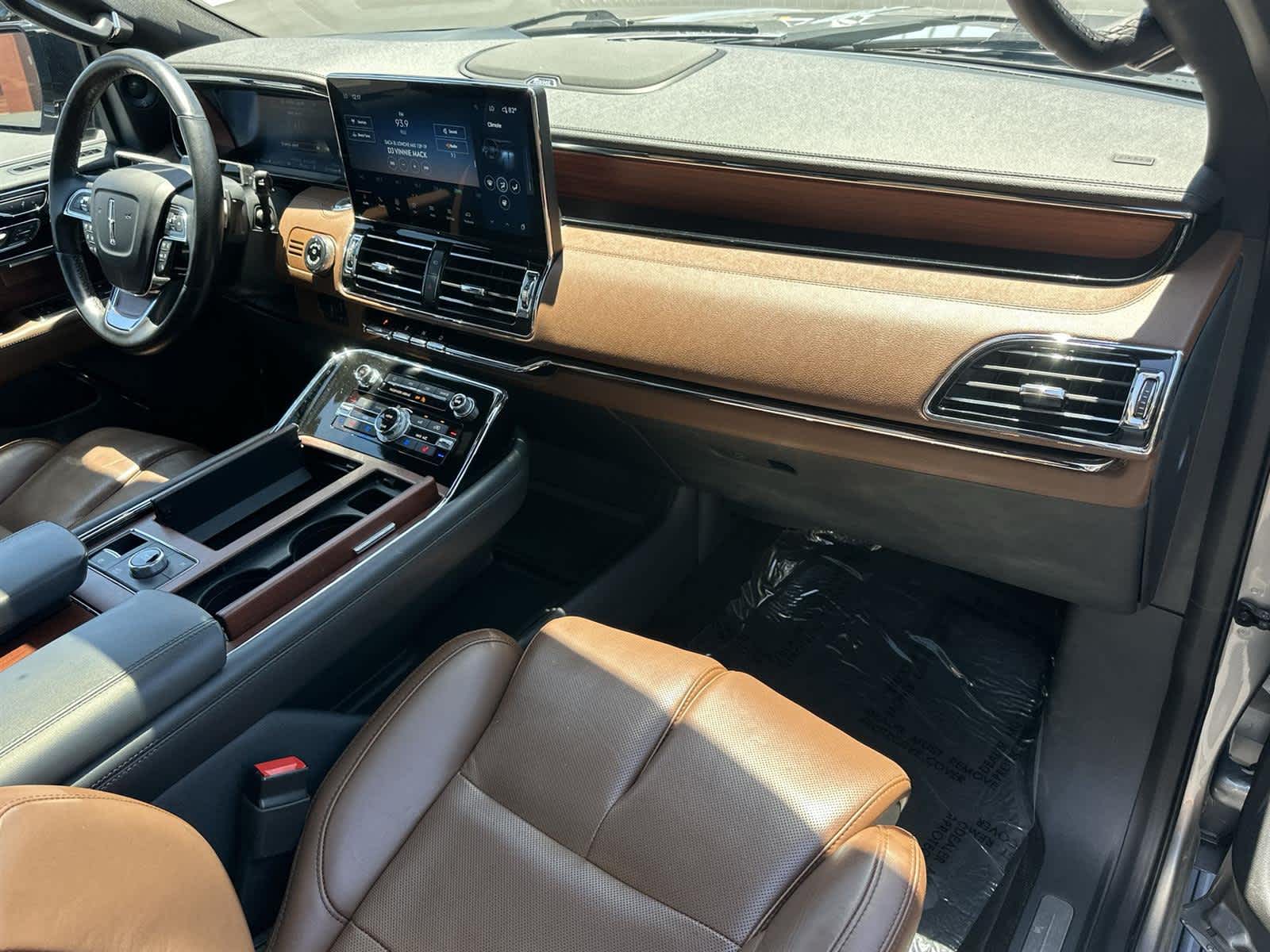 Thumbnail: 2023 Lincoln Navigator L - 12