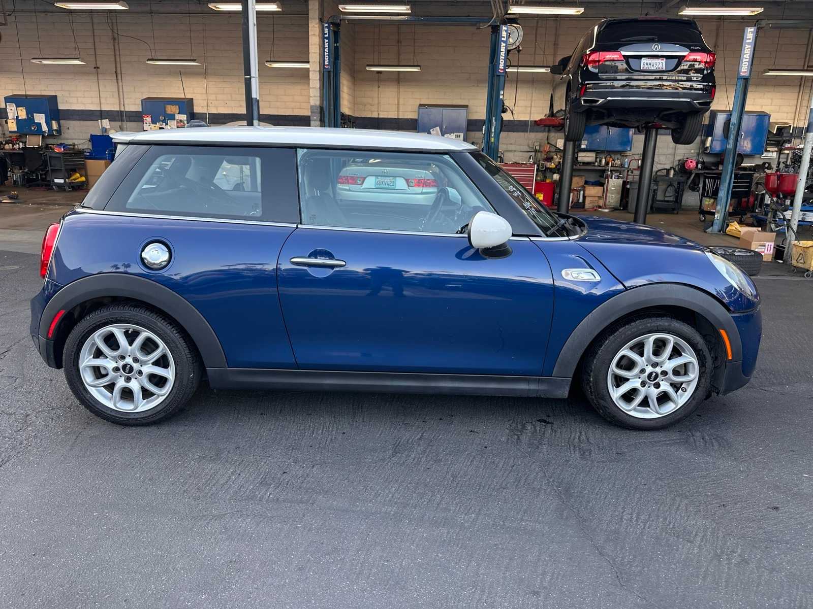 Thumbnail: 2017 MINI Cooper Hardtop - 6
