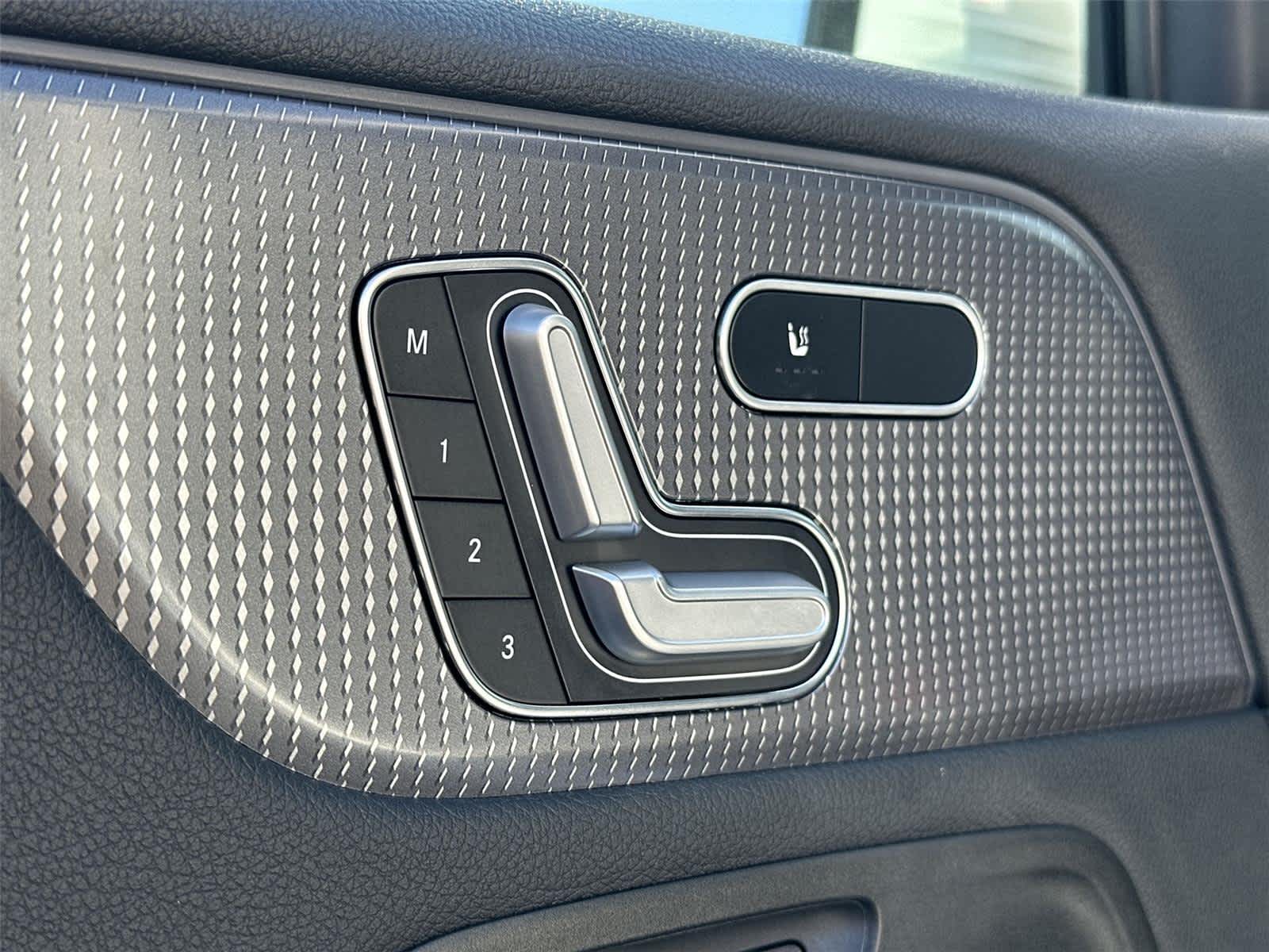 Thumbnail: 2023 Mercedes-Benz EQB - 23