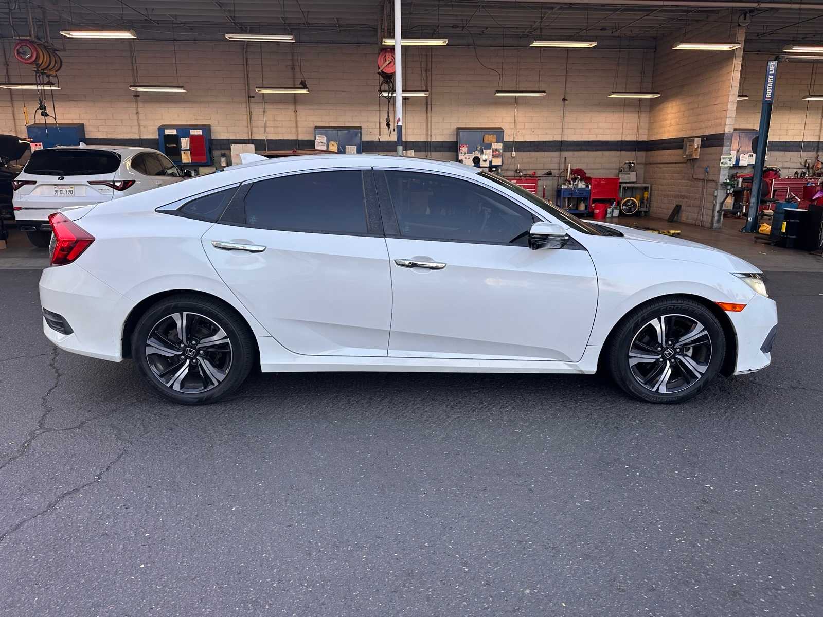 Thumbnail: 2017 Honda Civic - 6