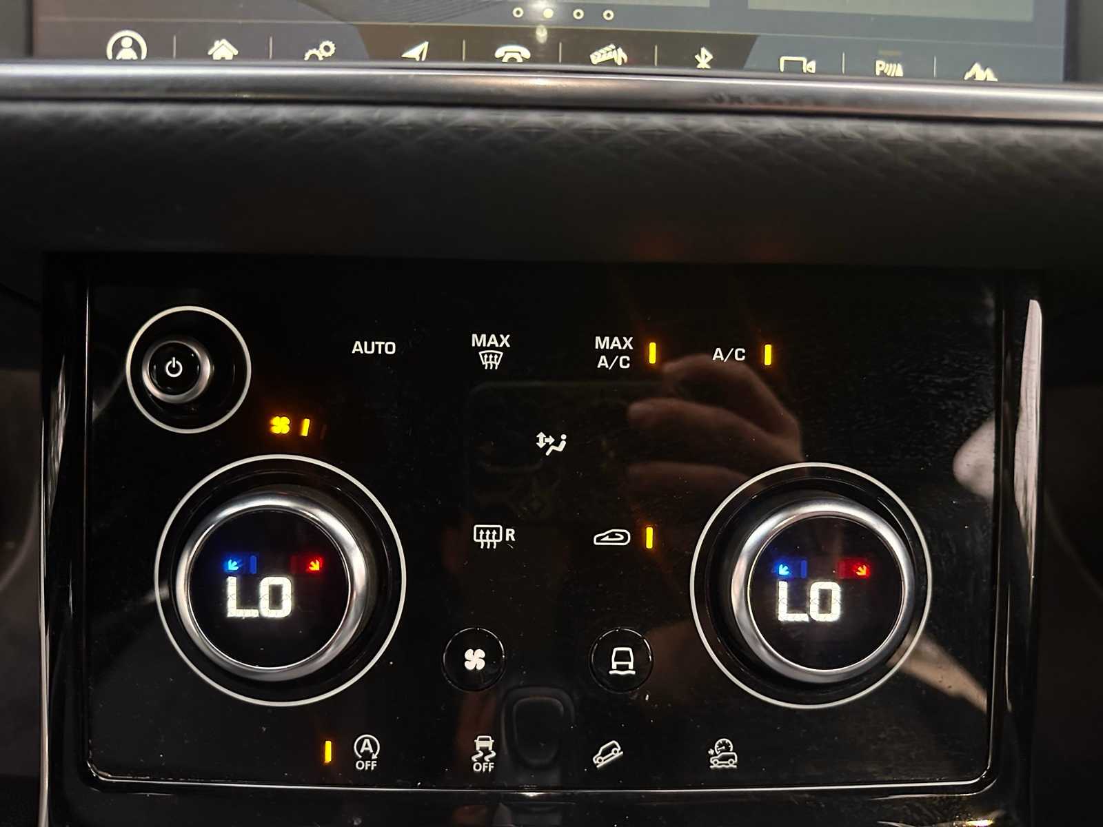 Thumbnail: 2020 Land Rover Range Rover Evoque - 16