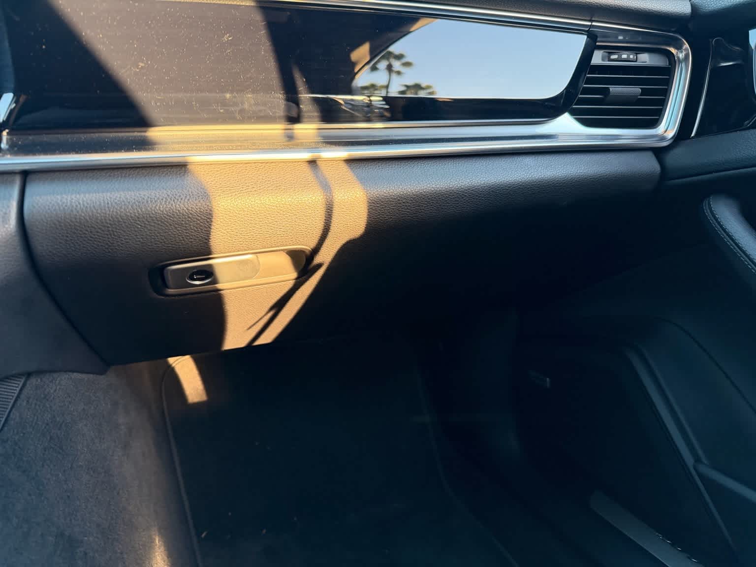 Thumbnail: 2020 Porsche Panamera - 17