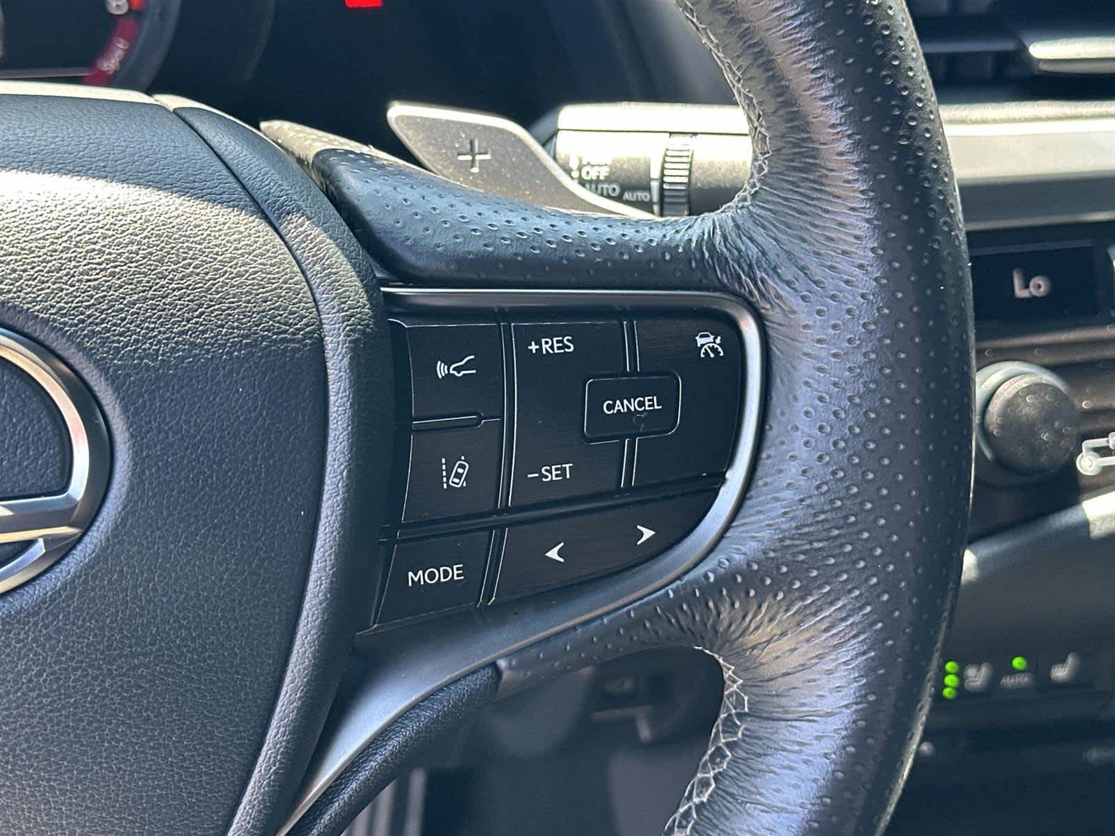 Thumbnail: 2020 Lexus ES - 25