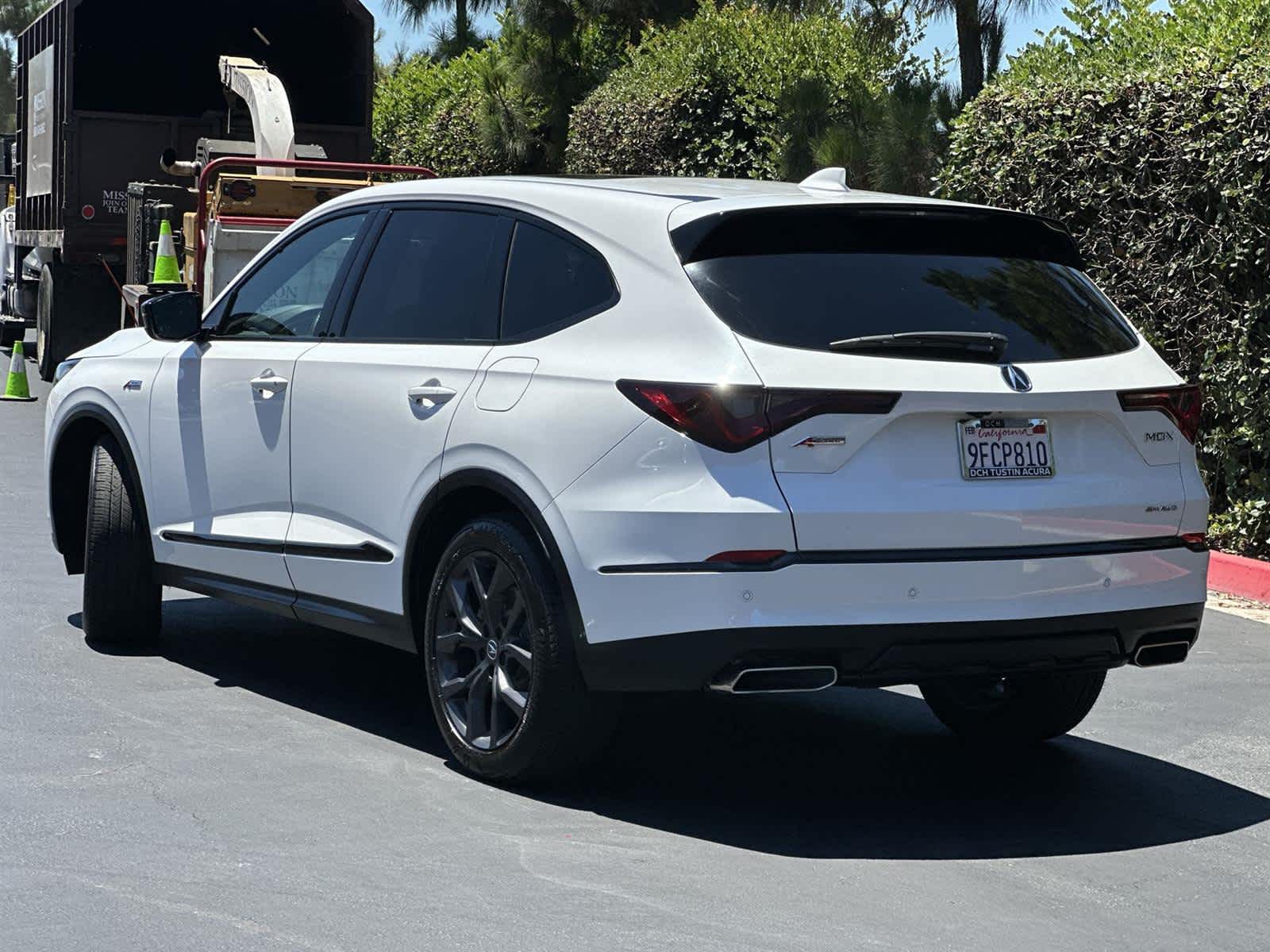 Thumbnail: 2023 Acura MDX - 4