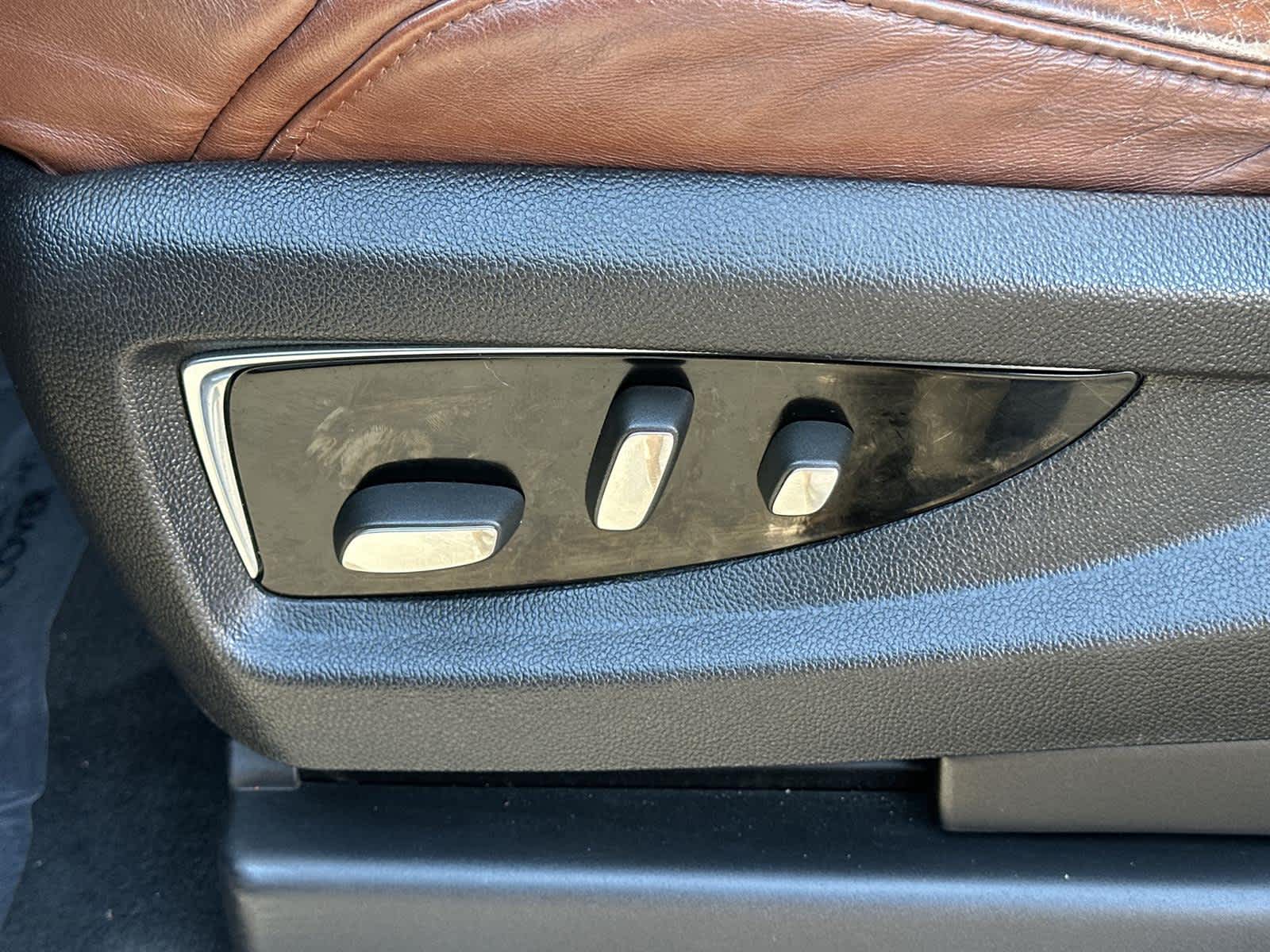 Thumbnail: 2016 Cadillac Escalade - 23