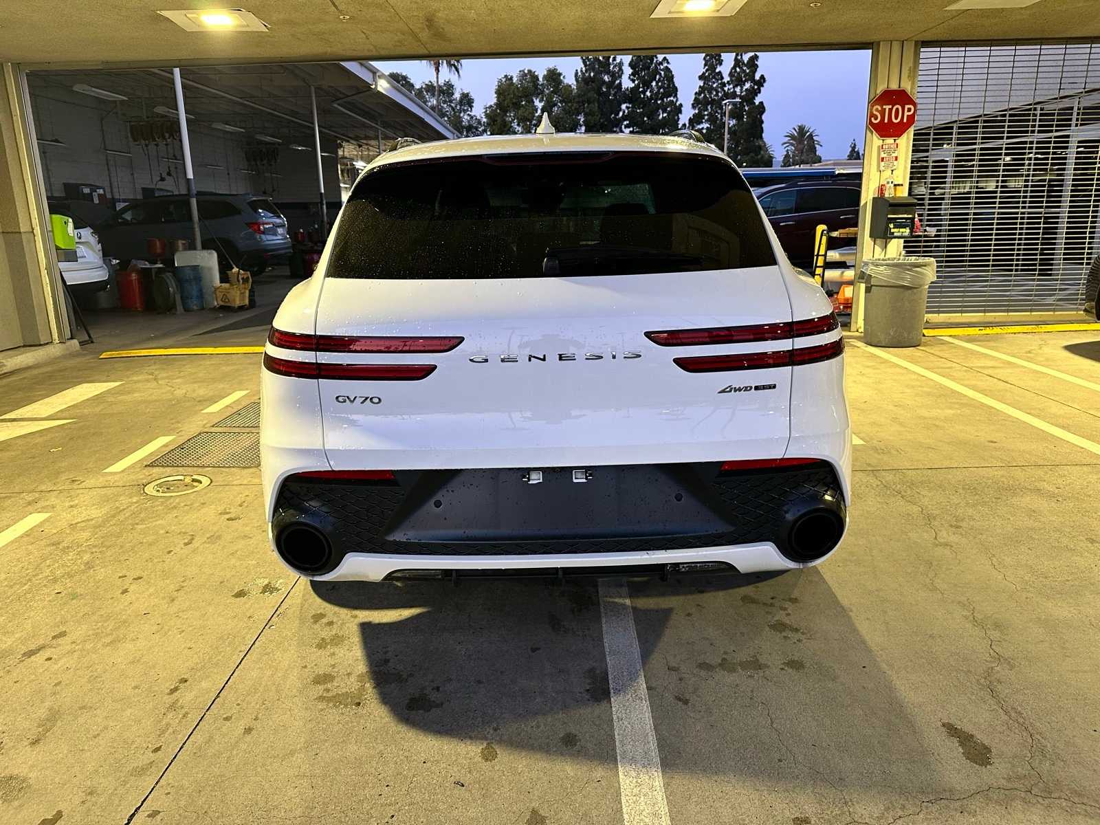Thumbnail: 2022 Genesis GV70 - 4