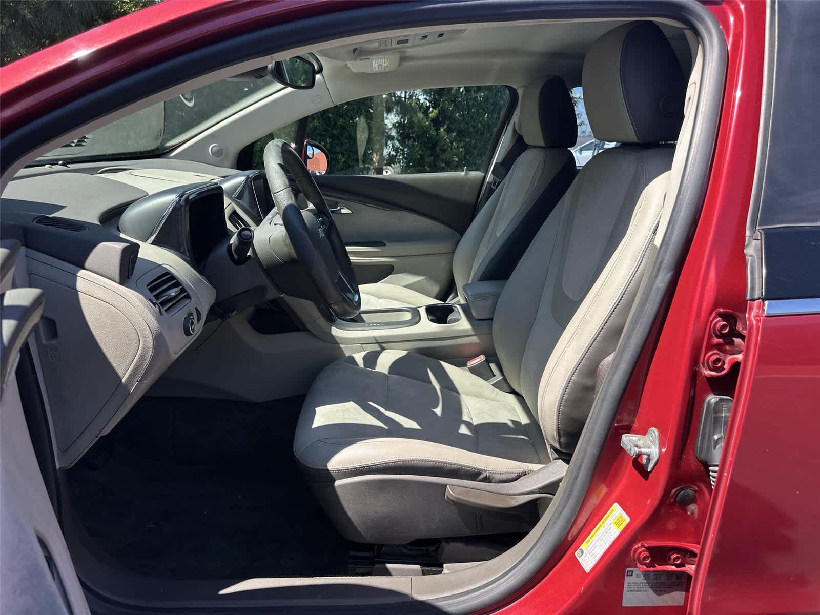 Thumbnail: 2013 Chevrolet Volt - 12