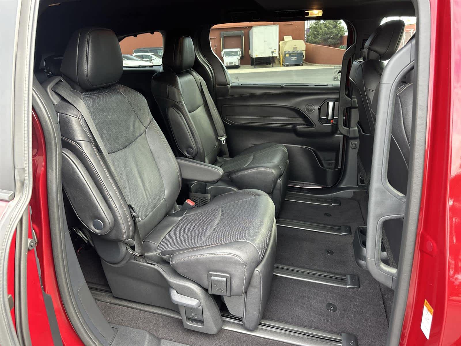 Thumbnail: 2025 Toyota Sienna - 13